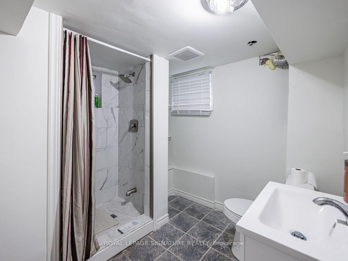 74 Kingsview Blvd Property Photo 16