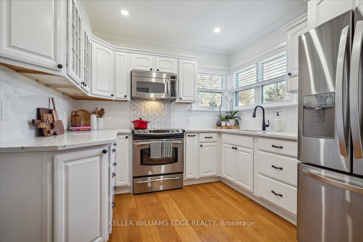 422 Seneca Ave Property Photo 11