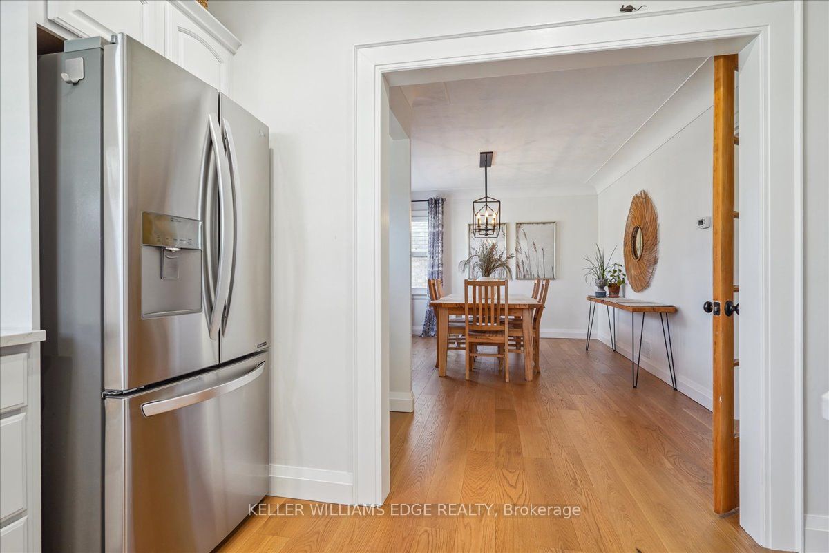 422 Seneca Ave Property Photo 13