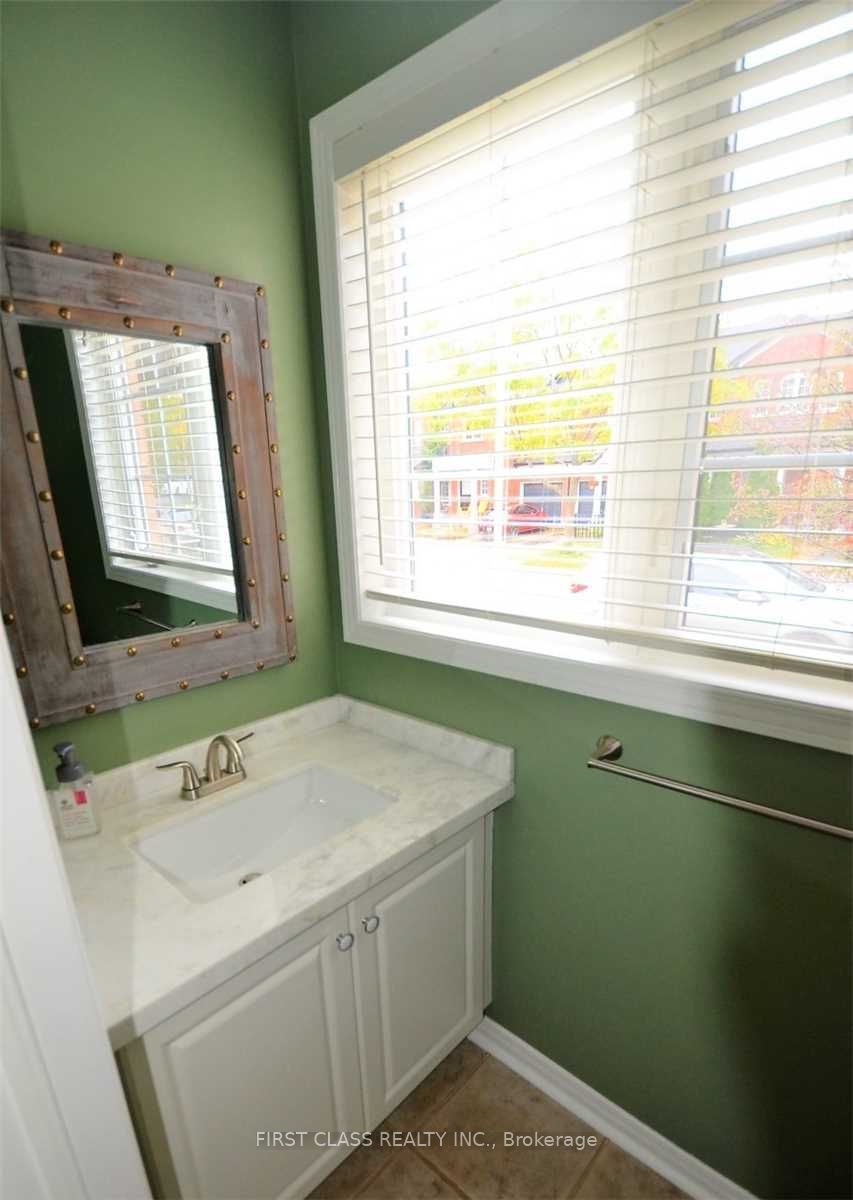 5665 Flora Dr Property Photo 7