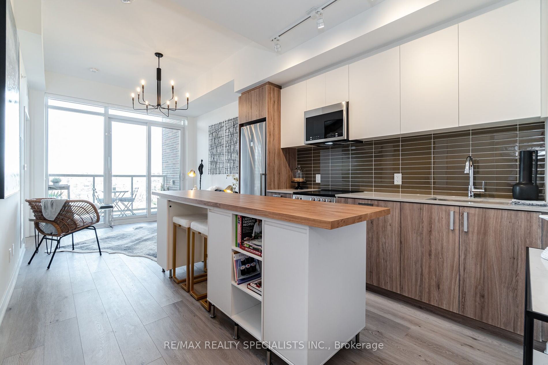 1787 St Clair Ave W 12 Property Photo 4