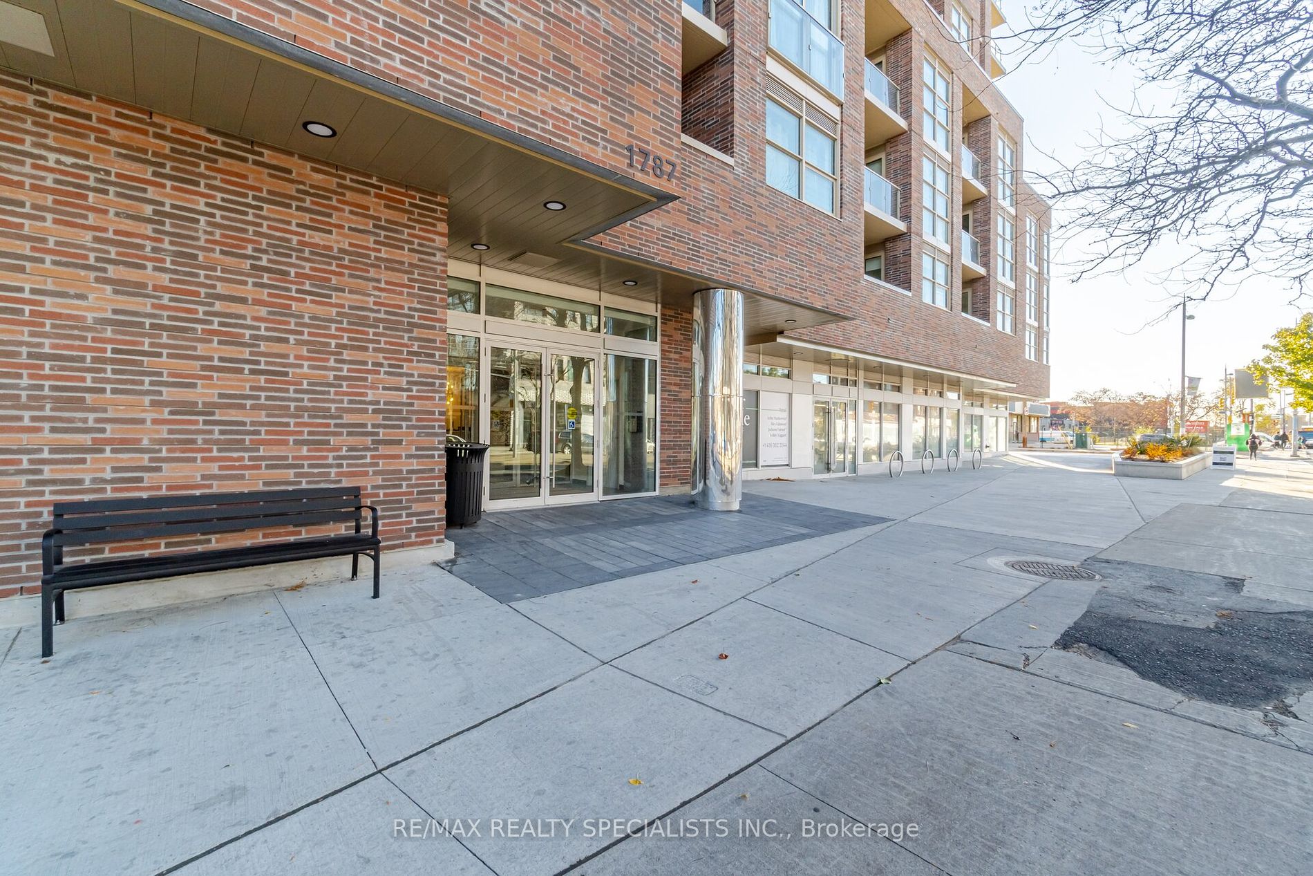1787 St Clair Ave W 12 Property Photo 29