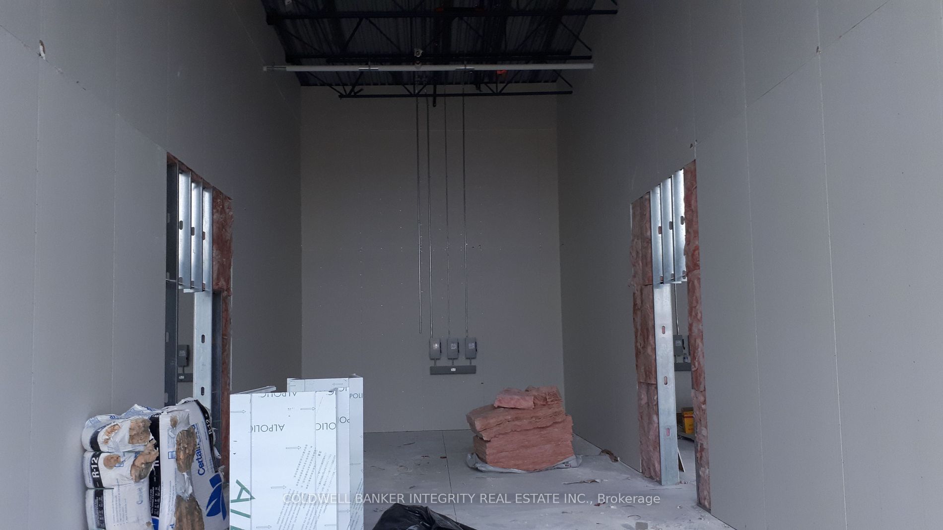 530 Speers Rd Property Photo 5