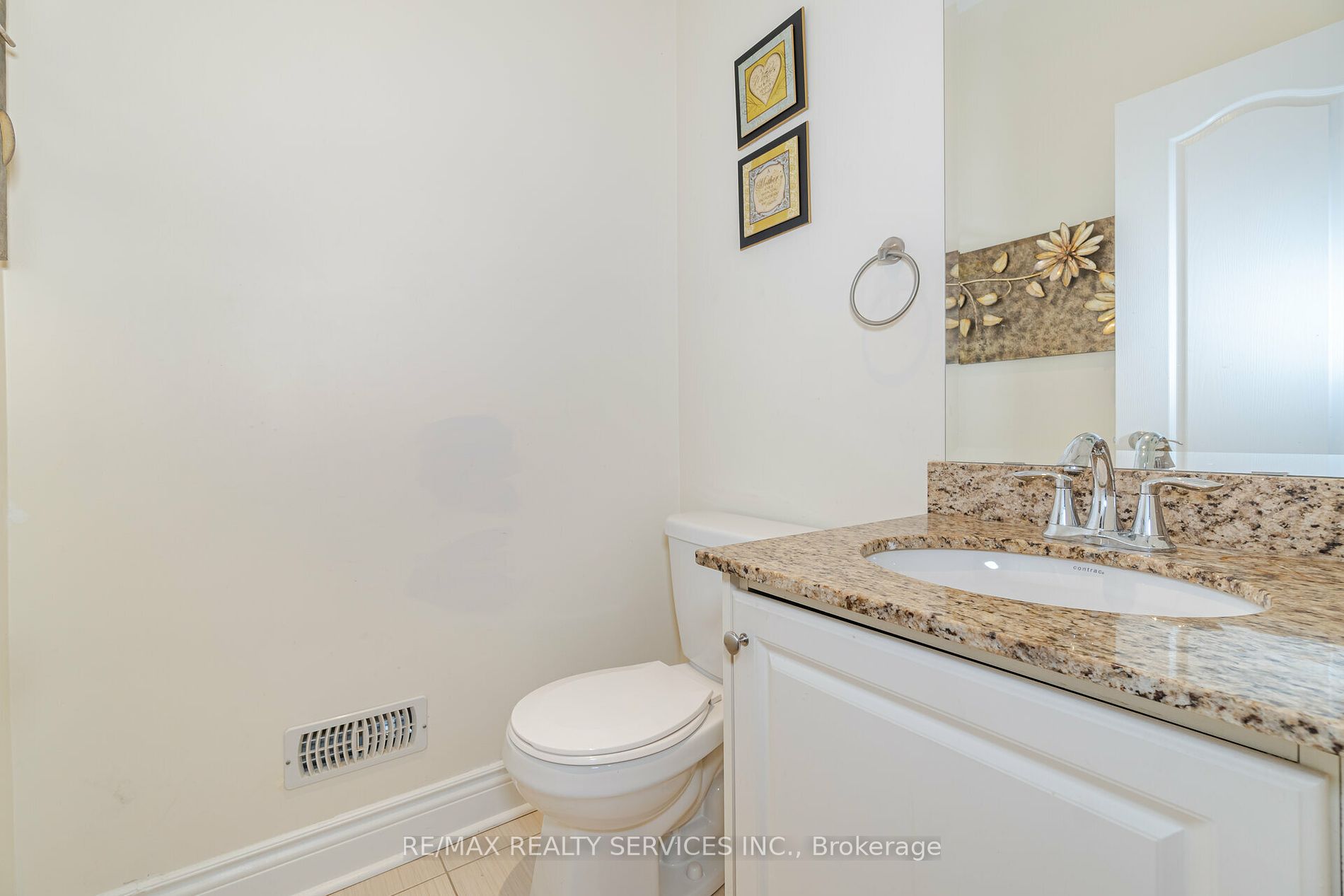 22 Yellowknife Rd N Property Photo 17