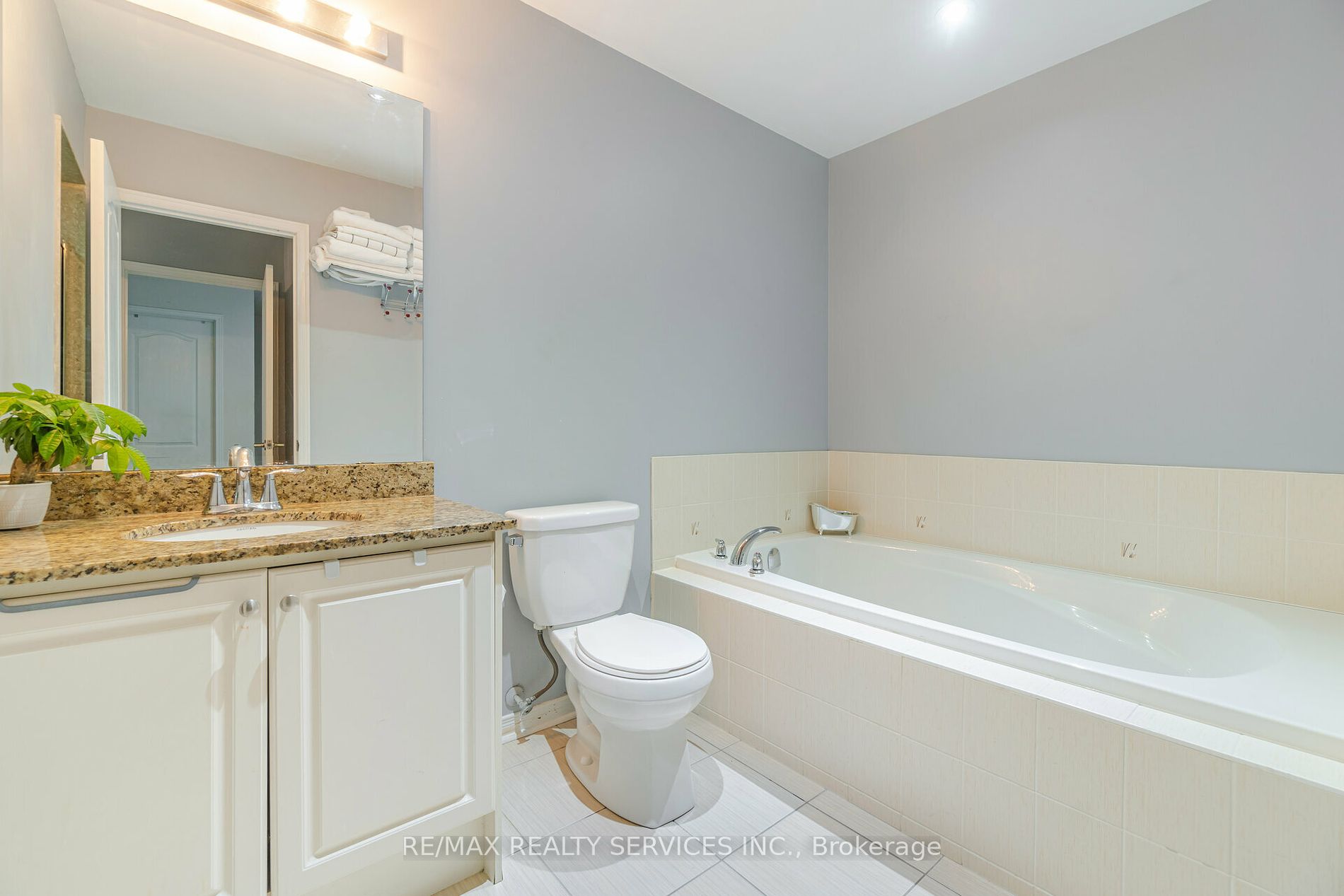 22 Yellowknife Rd N Property Photo 23