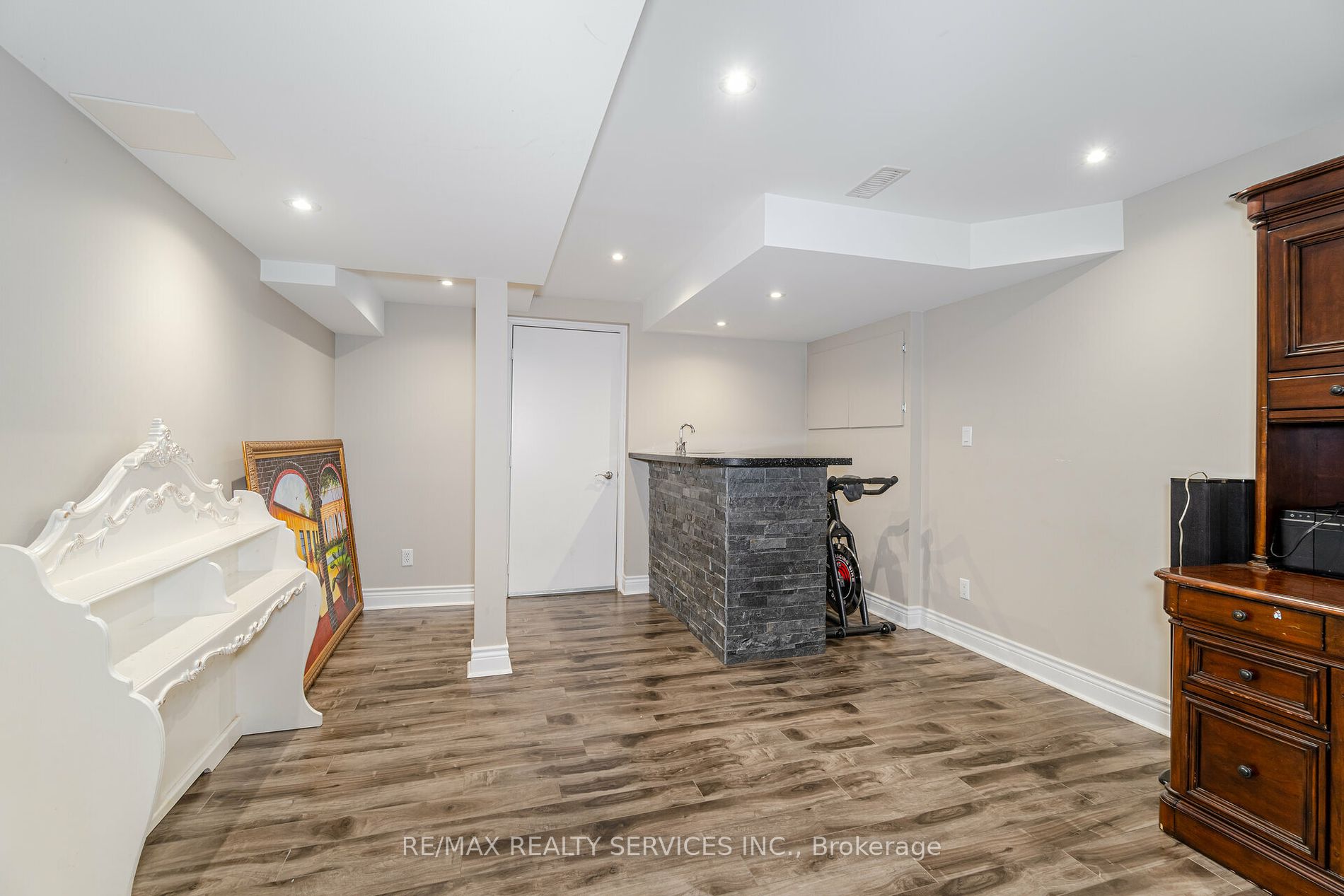 22 Yellowknife Rd N Property Photo 33