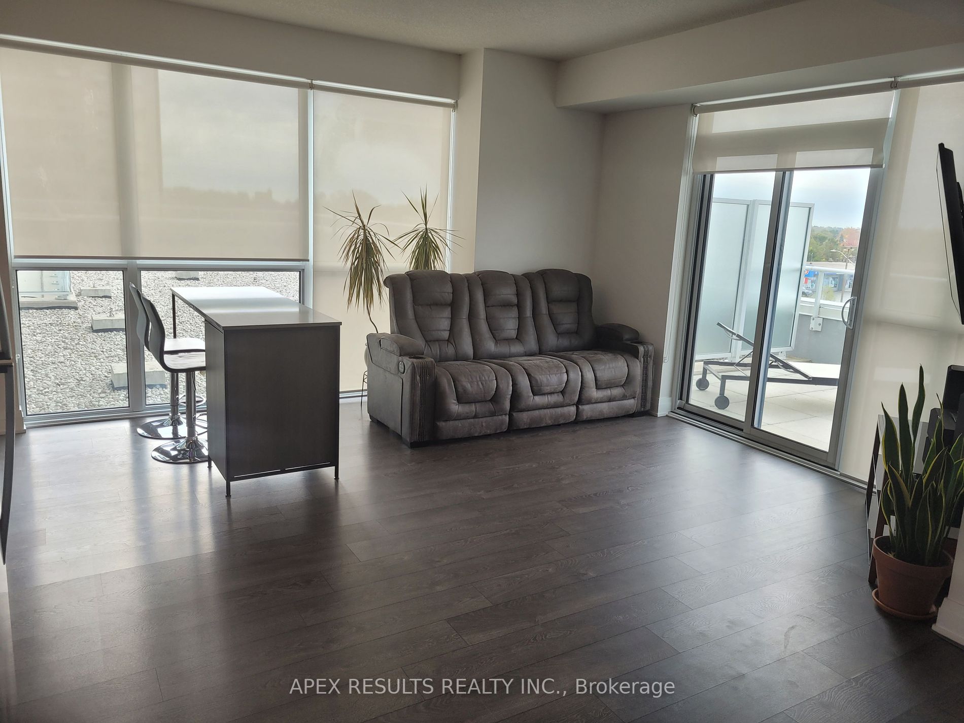 55 Speers Rd 11 Property Photo 2
