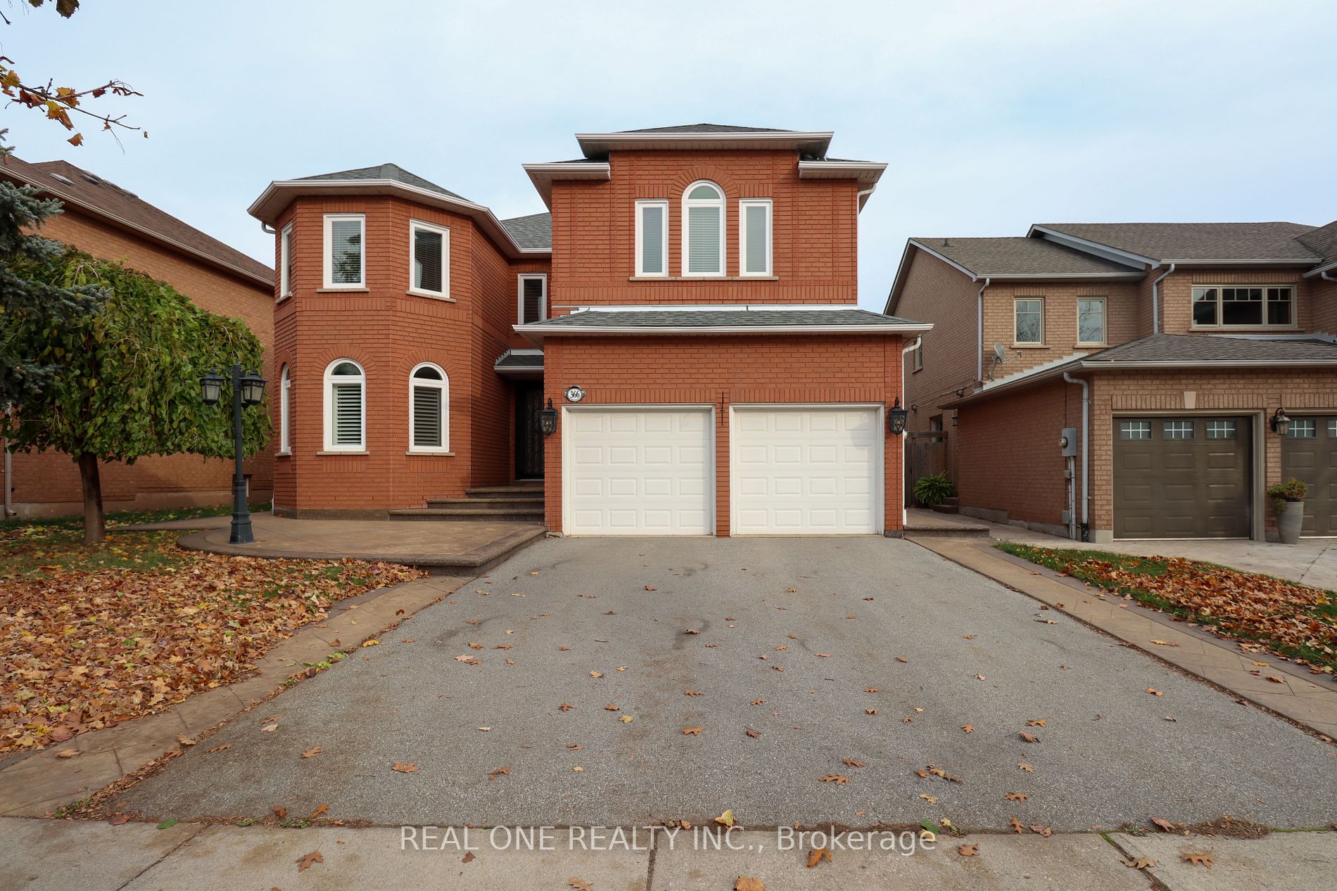 366 River Glen Blvd Property Photo 1