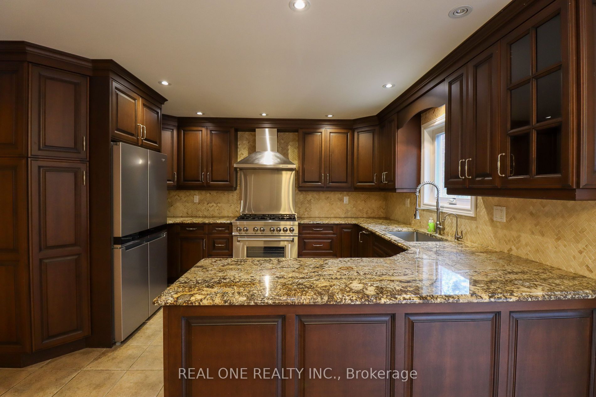366 River Glen Blvd Property Photo 8