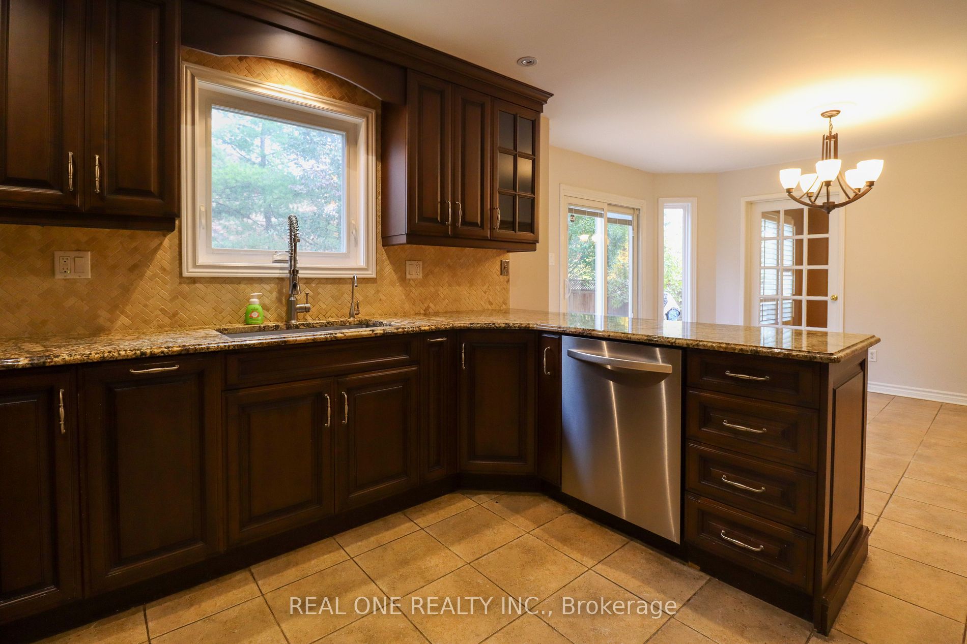 366 River Glen Blvd Property Photo 11