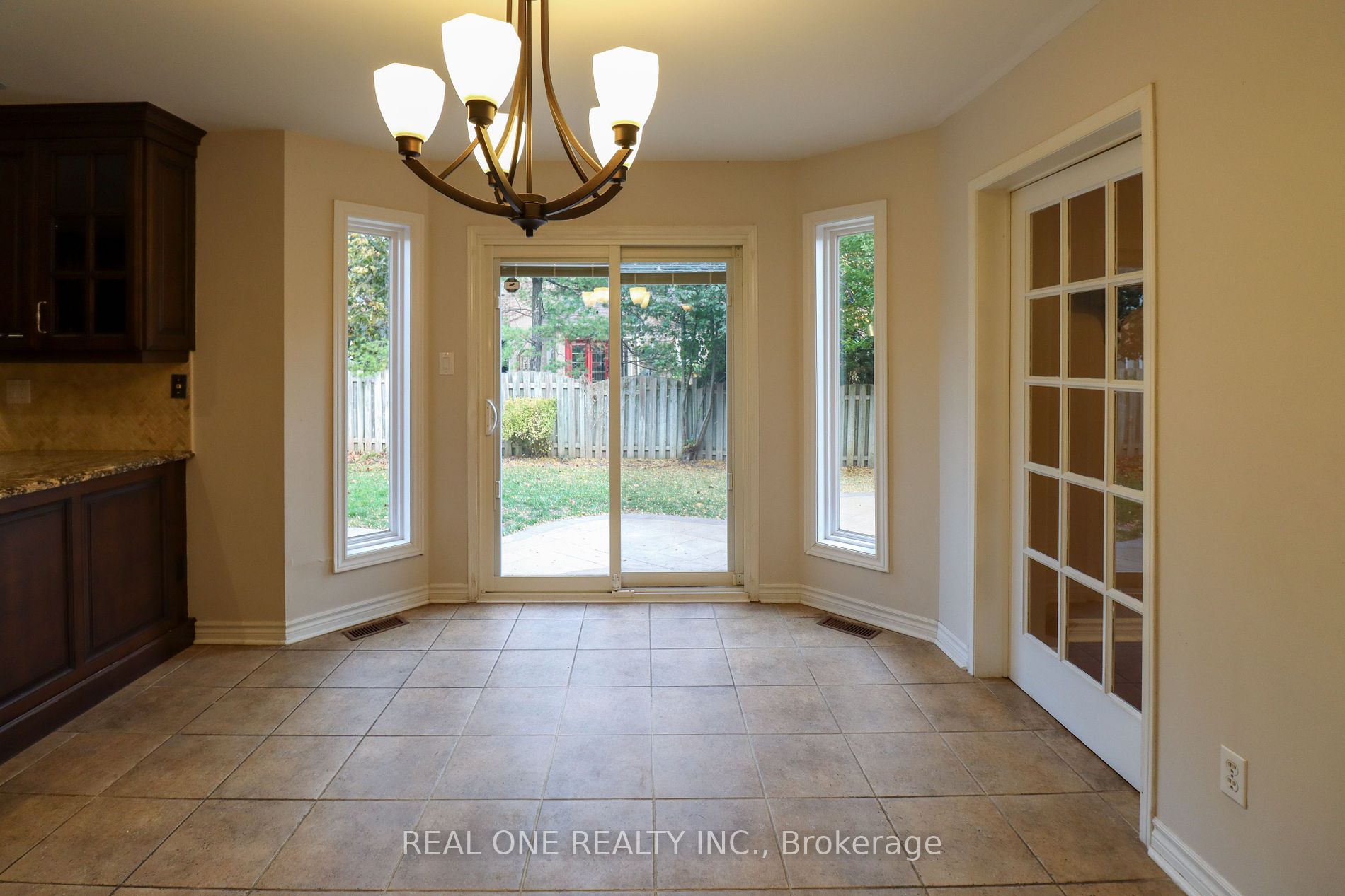 366 River Glen Blvd Property Photo 13