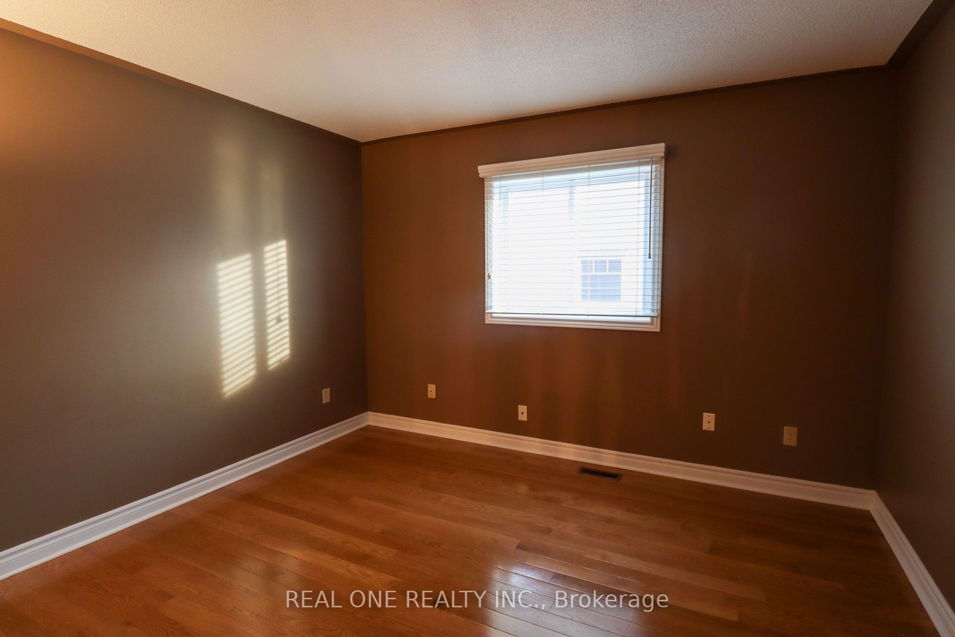 366 River Glen Blvd Property Photo 33