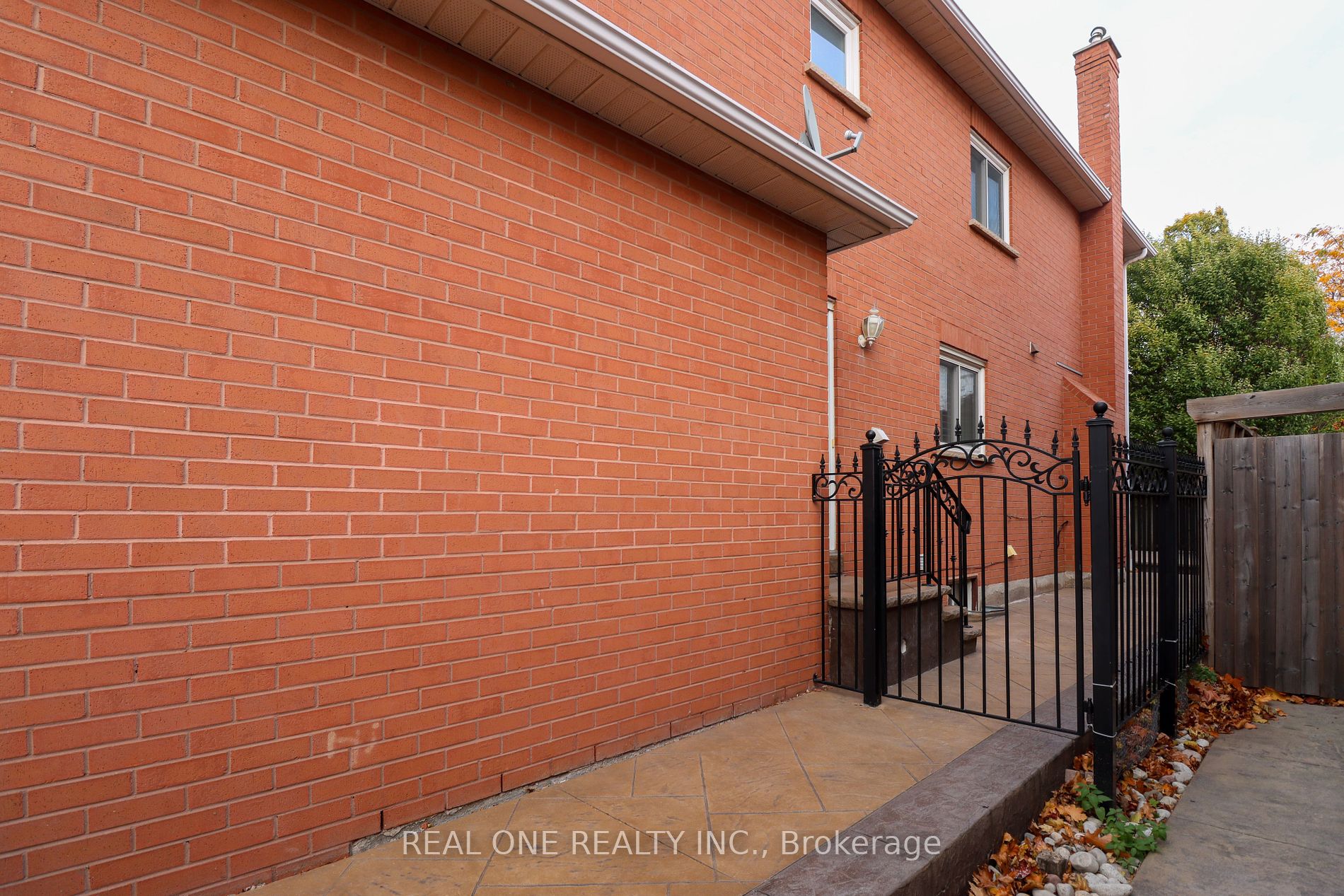 366 River Glen Blvd Property Photo 38