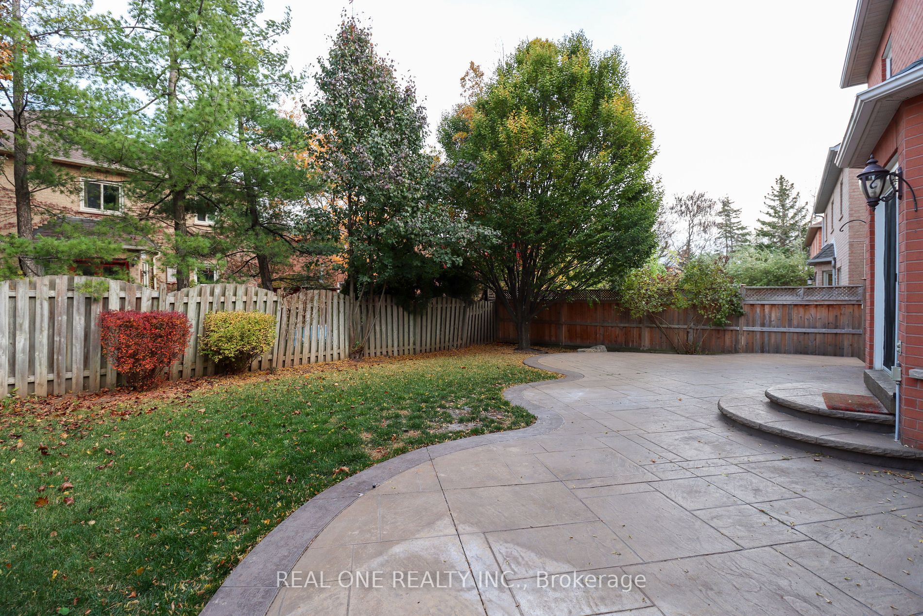 366 River Glen Blvd Property Photo 39