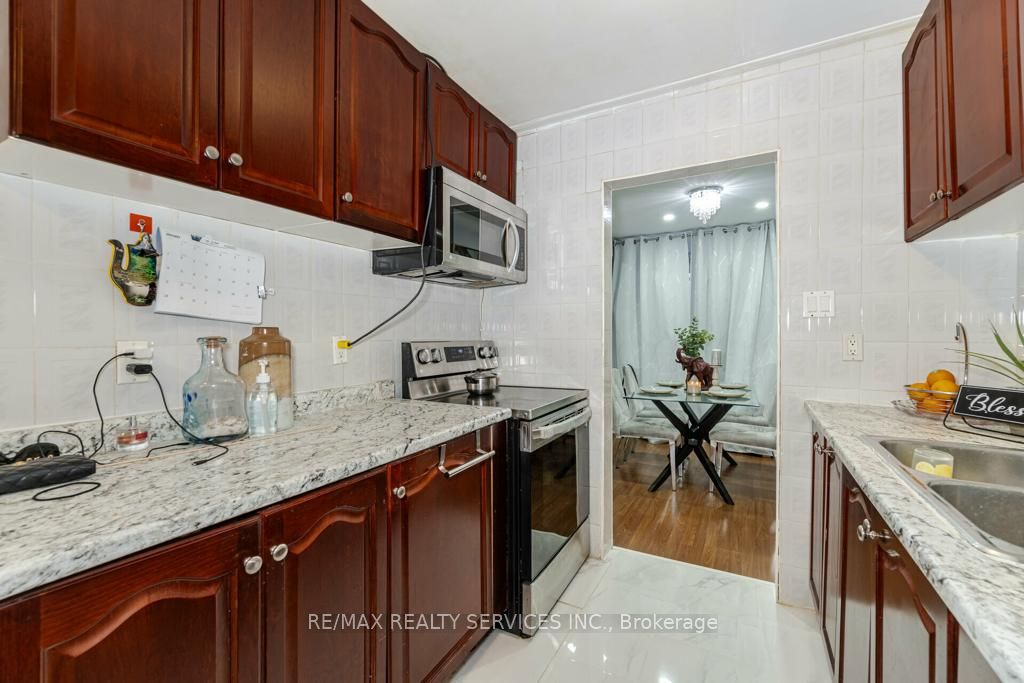 108 Fleetwood Cres 108 Property Photo 6