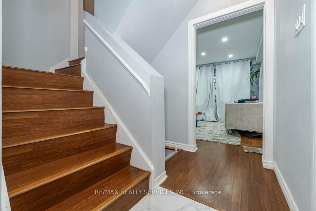 108 Fleetwood Cres 108 Property Photo 14