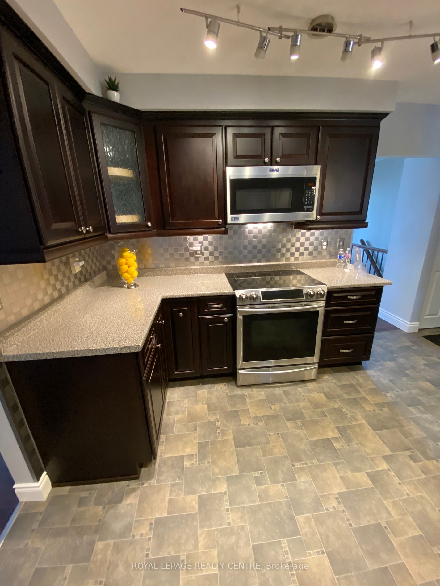 52 Bromley Cres Property Photo 8
