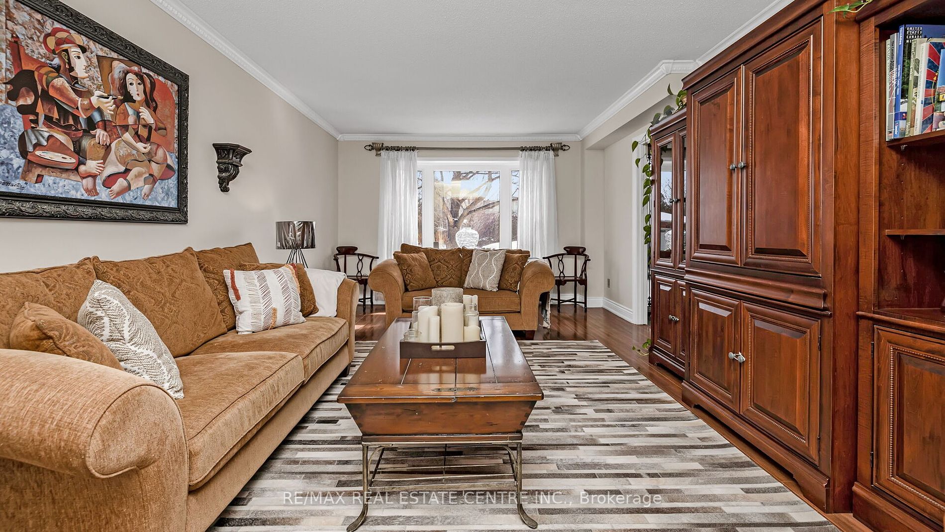 19 Montgomery Sq W Property Photo 6