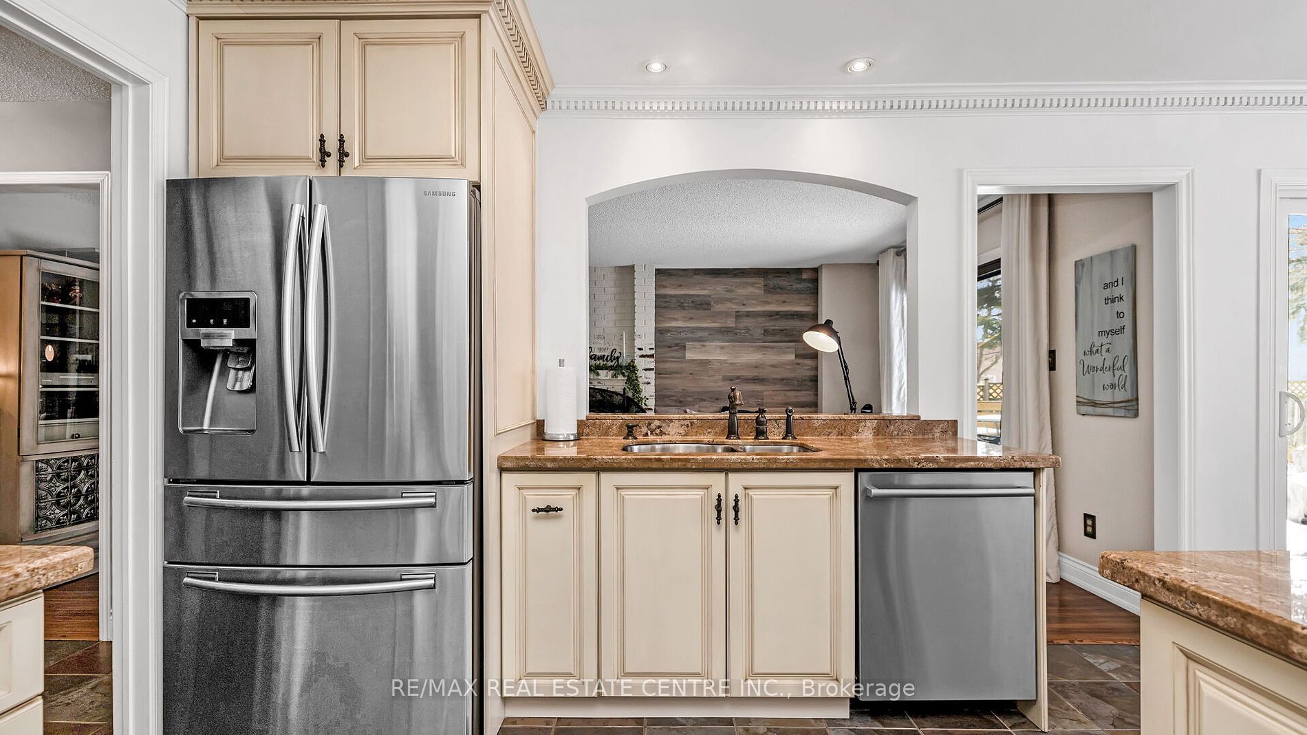 19 Montgomery Sq W Property Photo 12