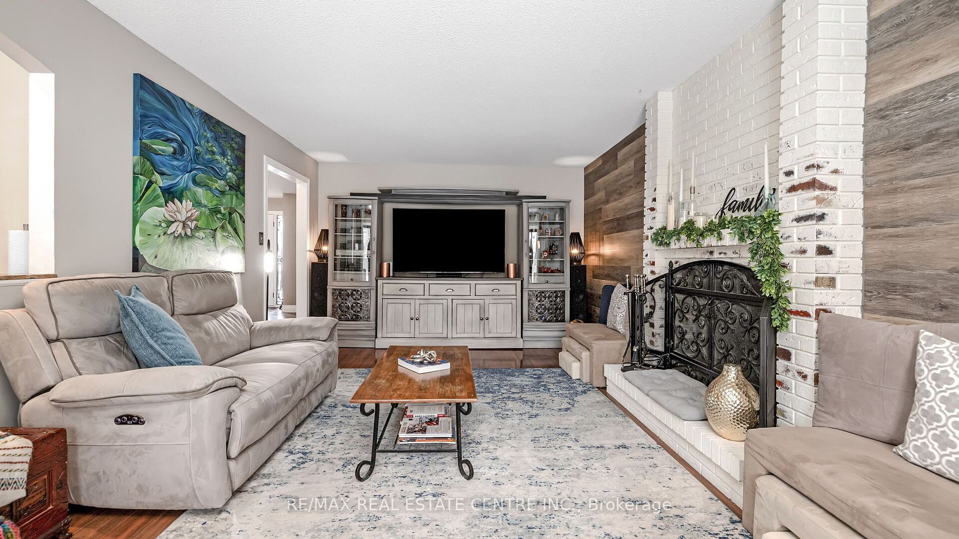 19 Montgomery Sq W Property Photo 13