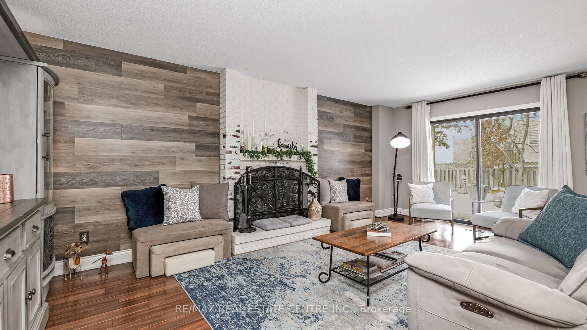 19 Montgomery Sq W Property Photo 16