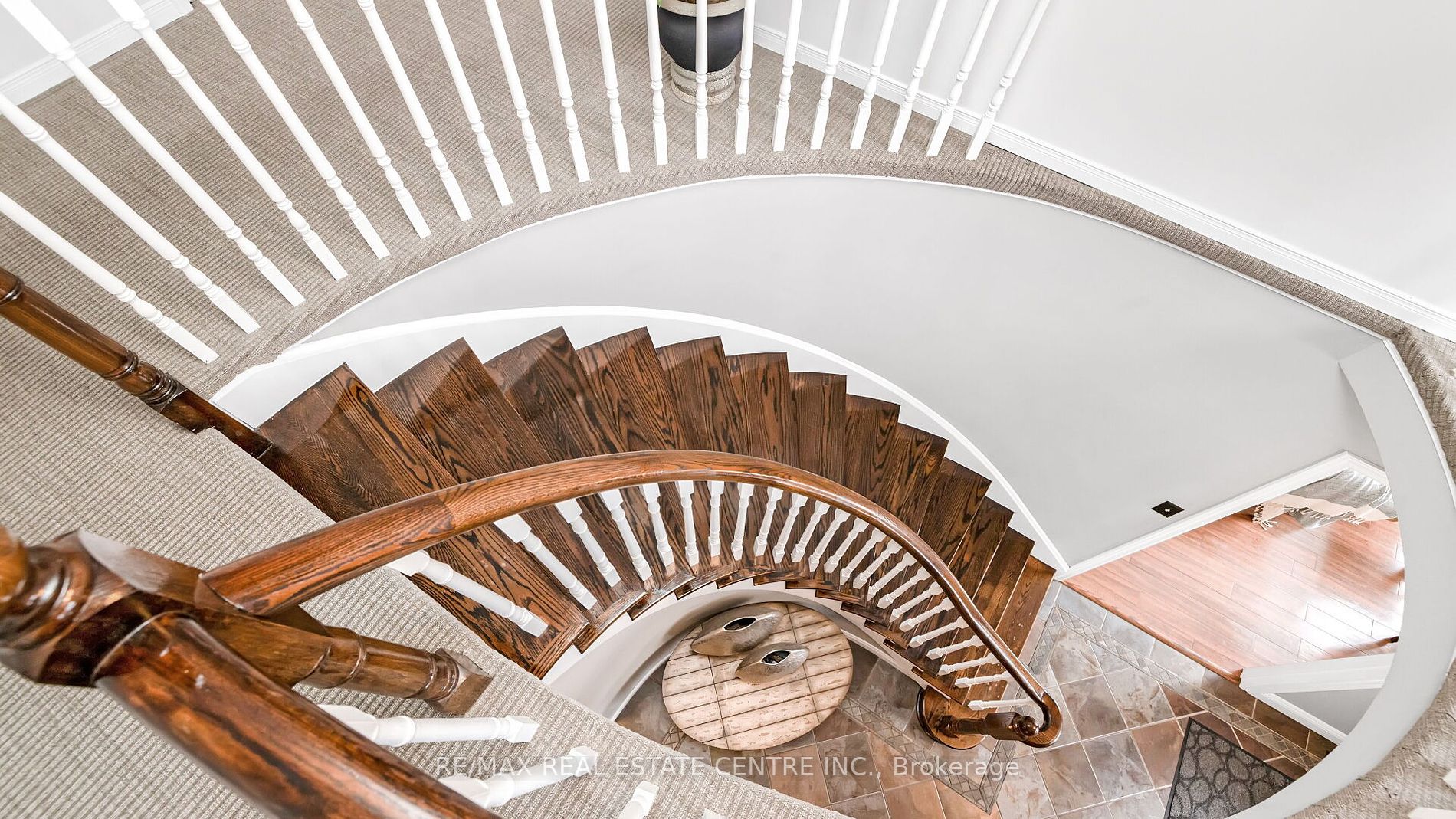19 Montgomery Sq W Property Photo 19