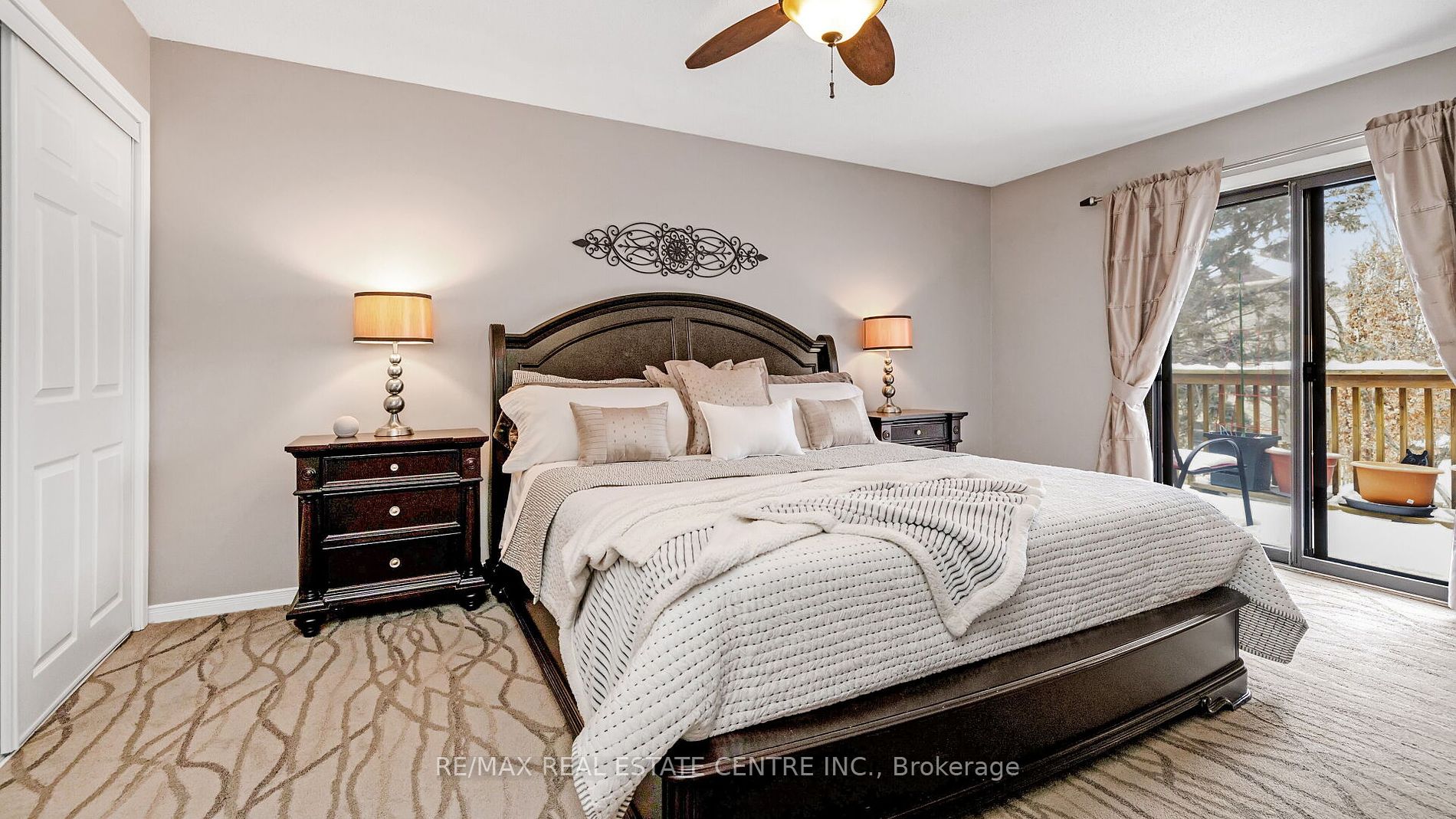 19 Montgomery Sq W Property Photo 23