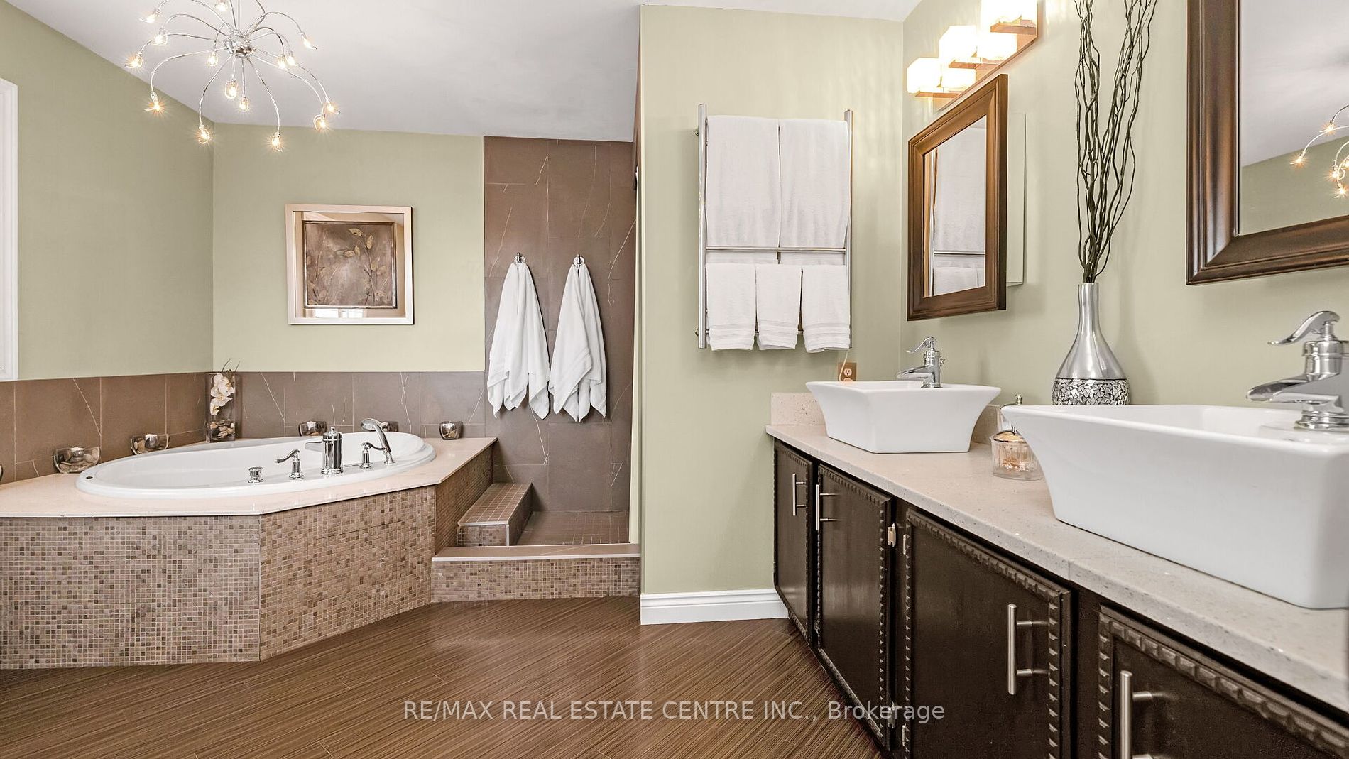 19 Montgomery Sq W Property Photo 26