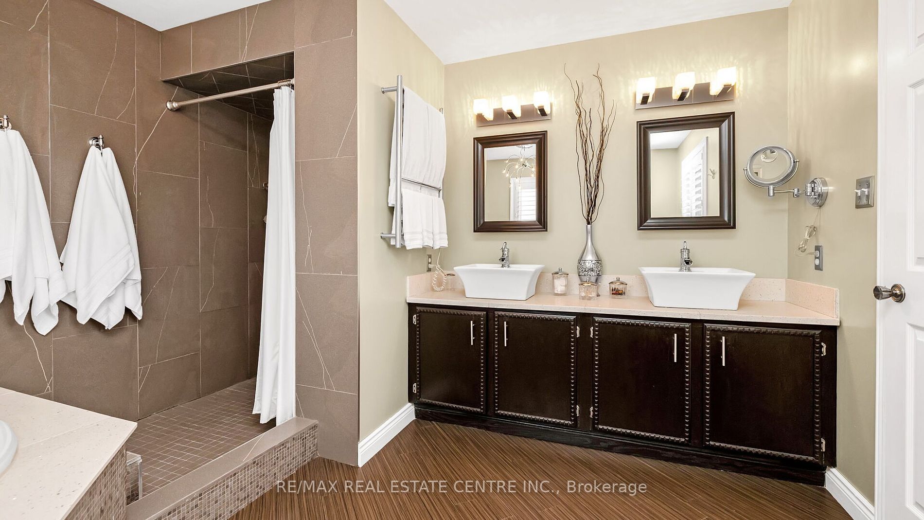 19 Montgomery Sq W Property Photo 29