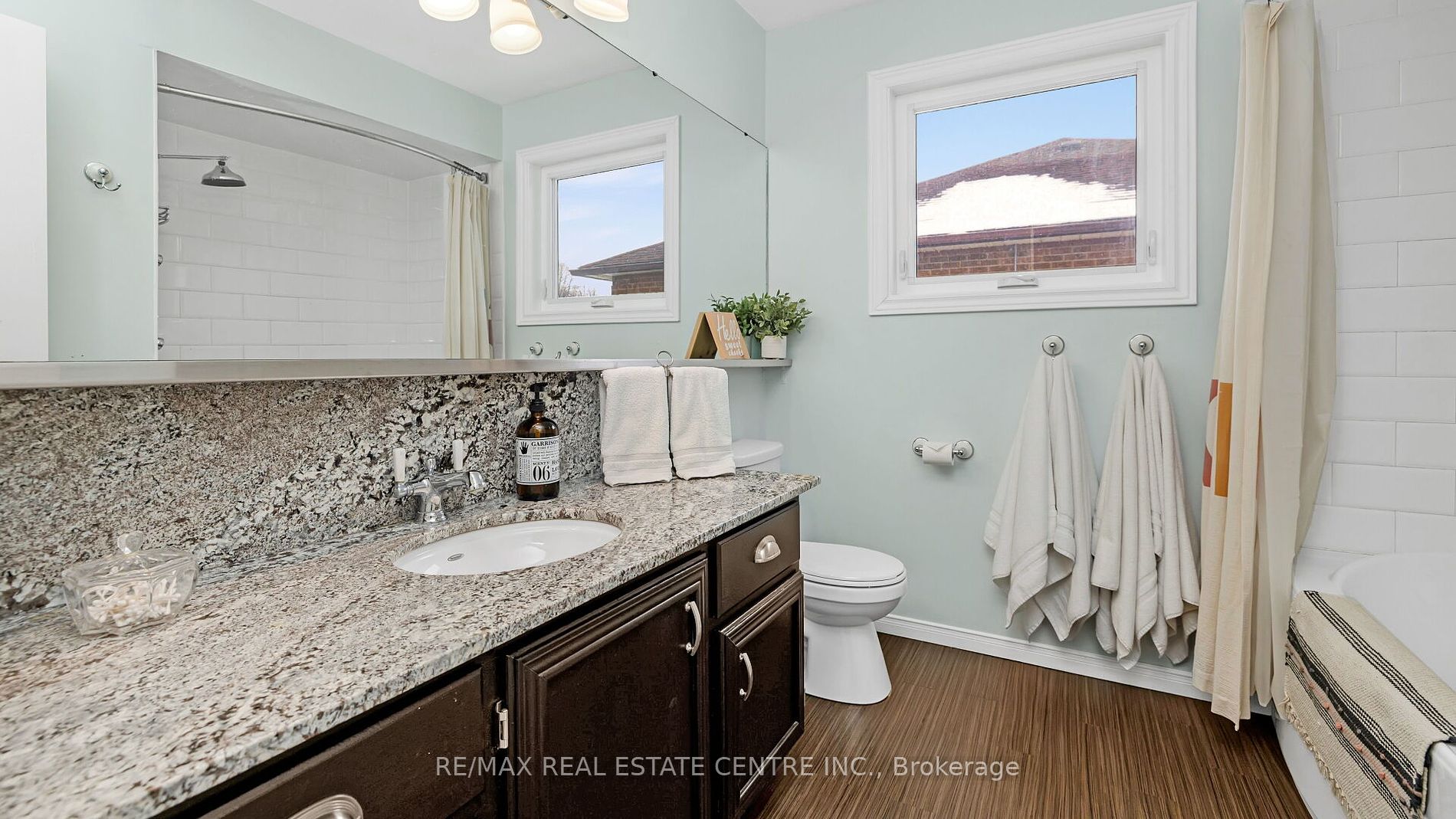 19 Montgomery Sq W Property Photo 34
