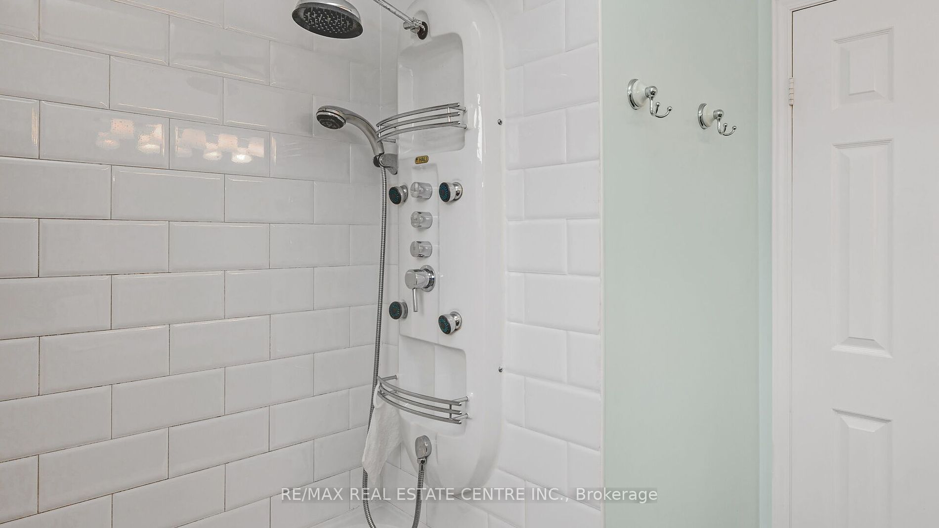 19 Montgomery Sq W Property Photo 35