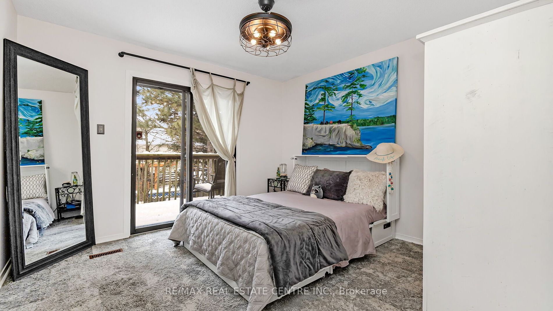 19 Montgomery Sq W Property Photo 36