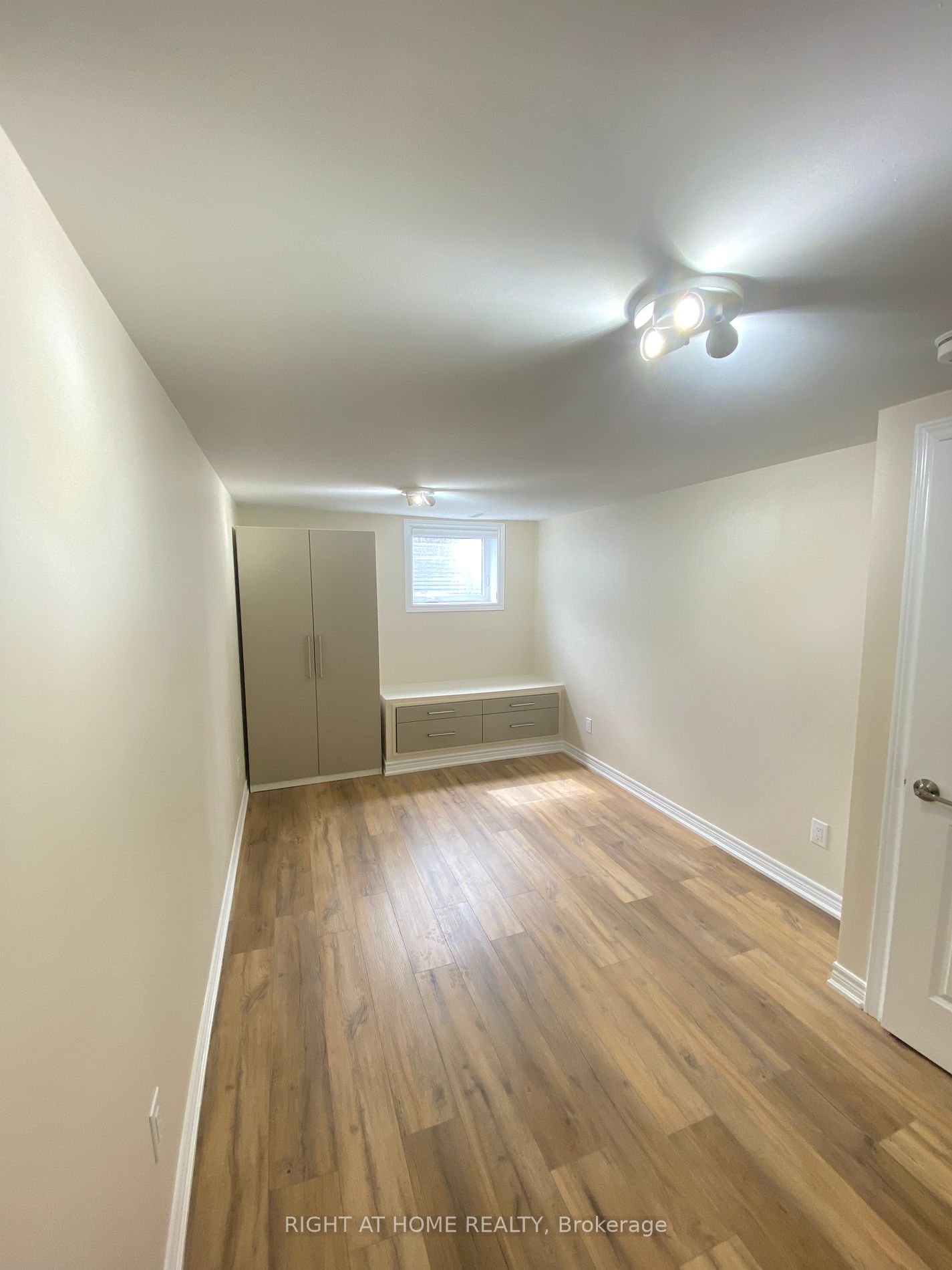 118 Avening Dr Property Photo 5