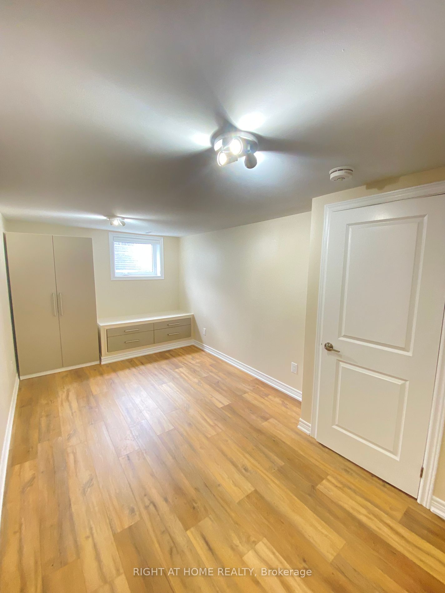 118 Avening Dr Property Photo 6