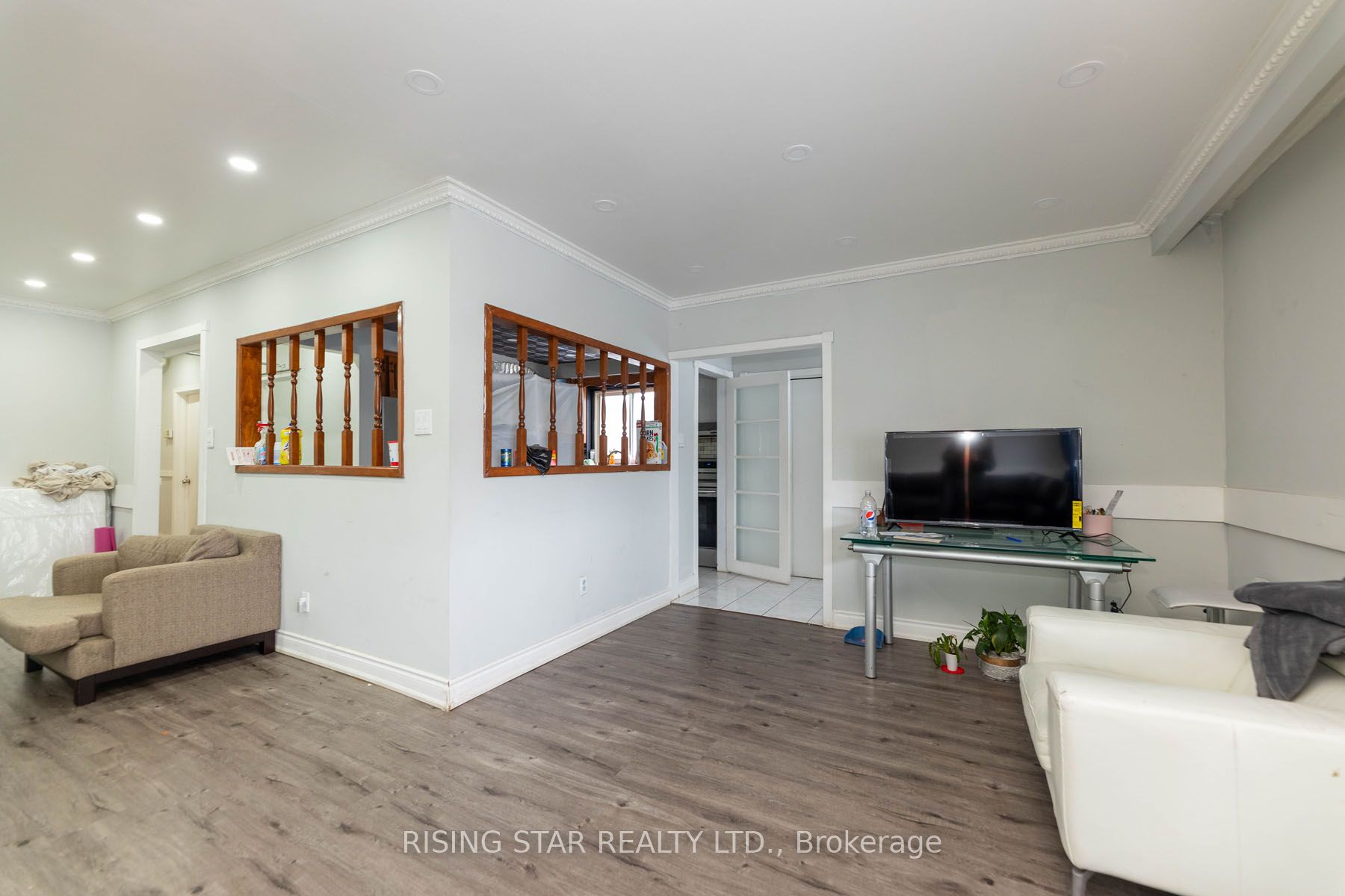 5 Tinton Cres Property Photo 2