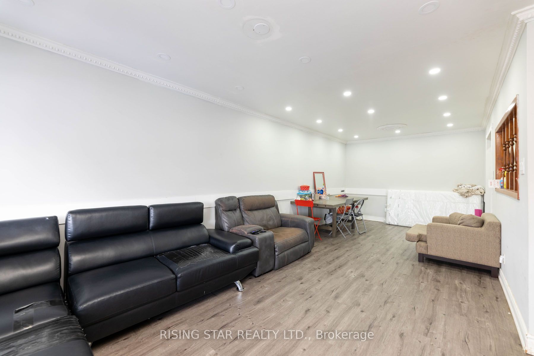 5 Tinton Cres Property Photo 3