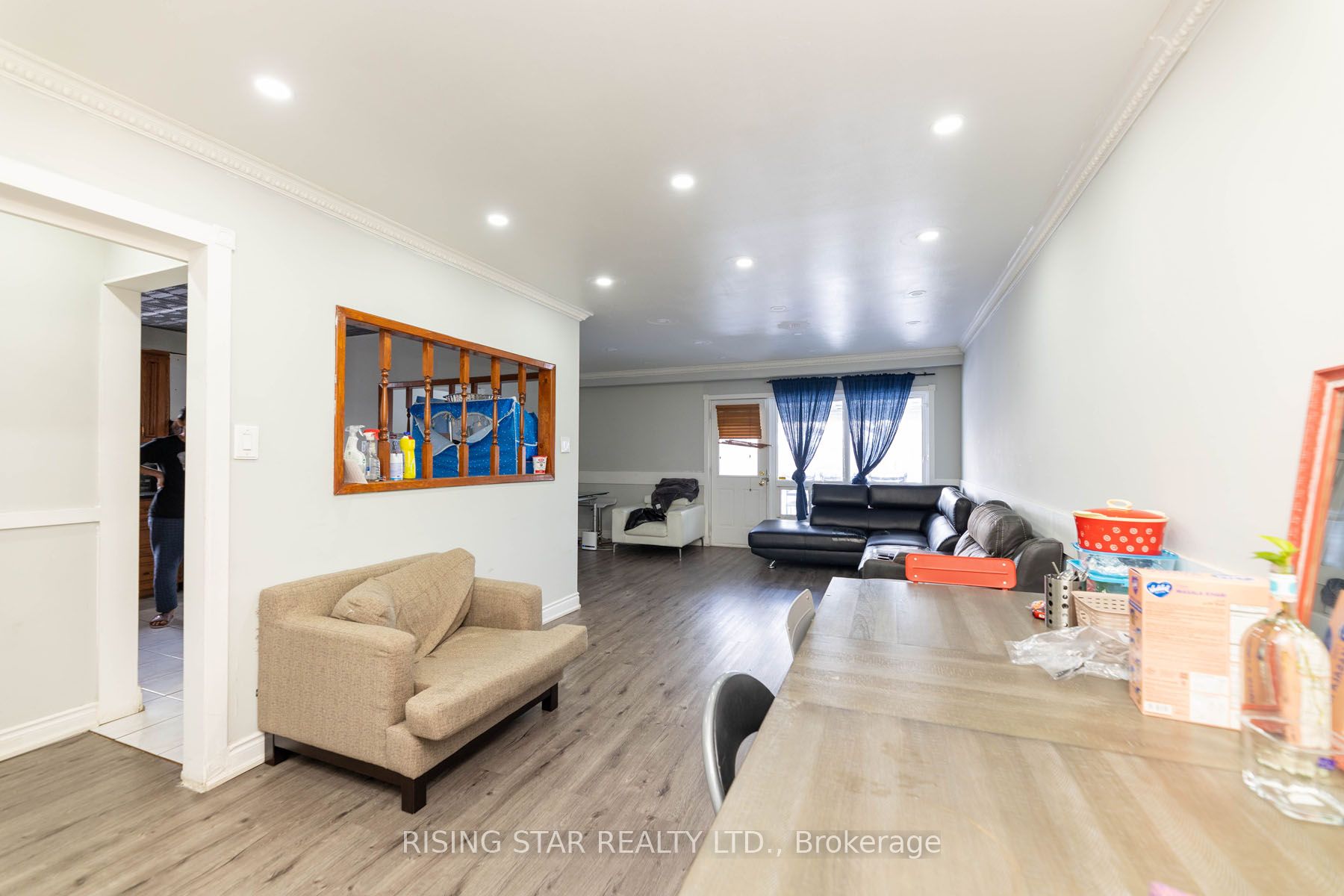5 Tinton Cres Property Photo 4