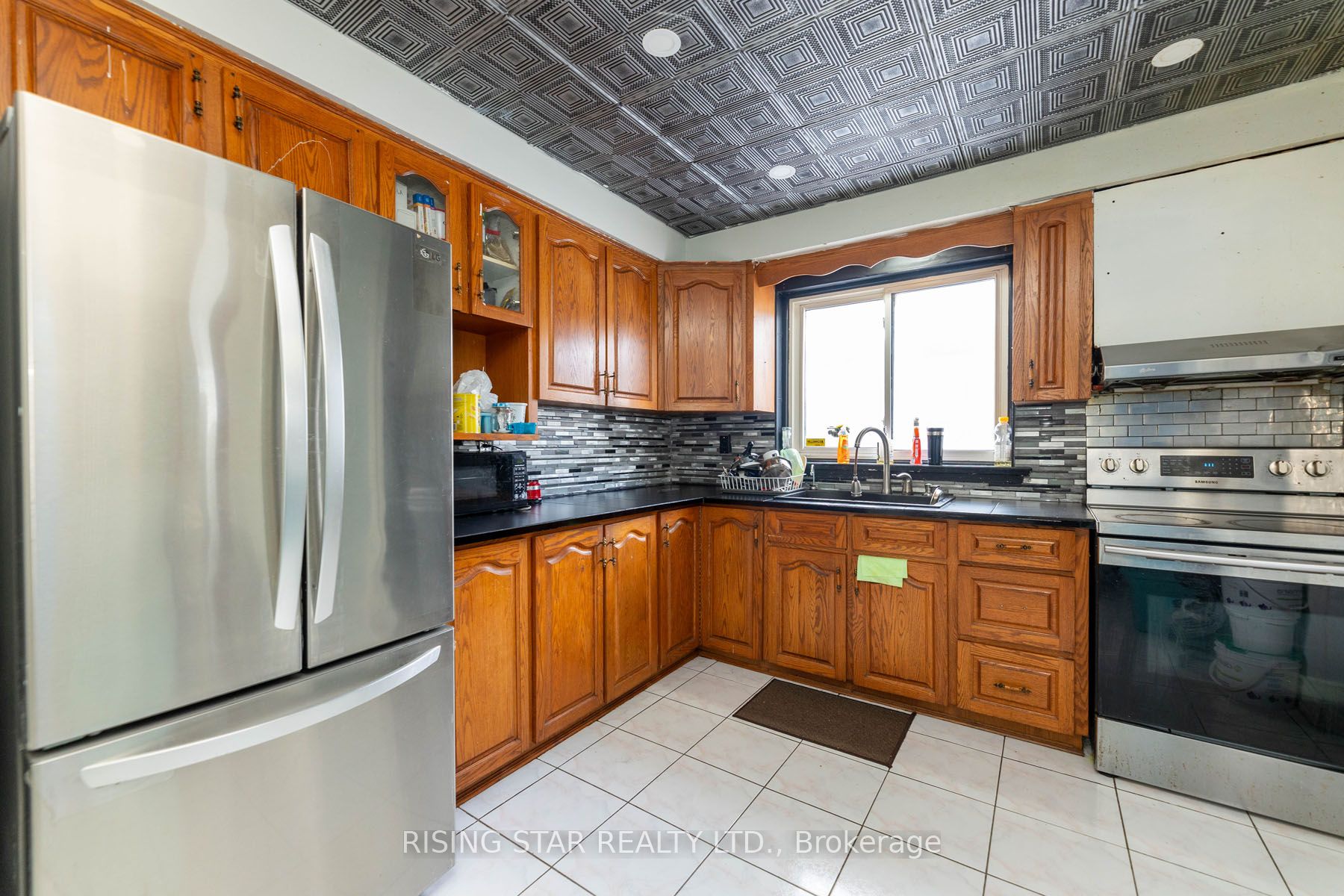 5 Tinton Cres Property Photo 5