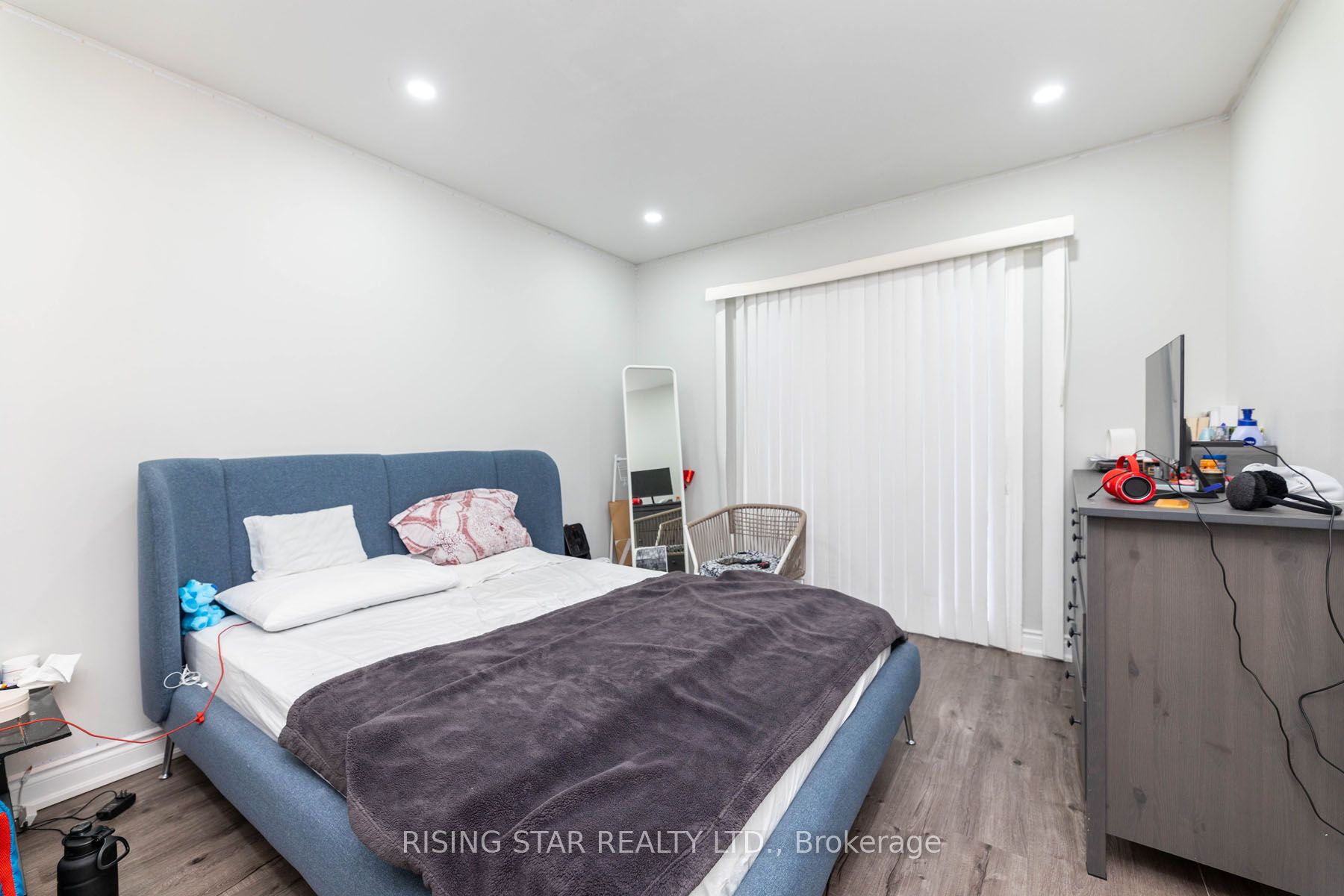 5 Tinton Cres Property Photo 14