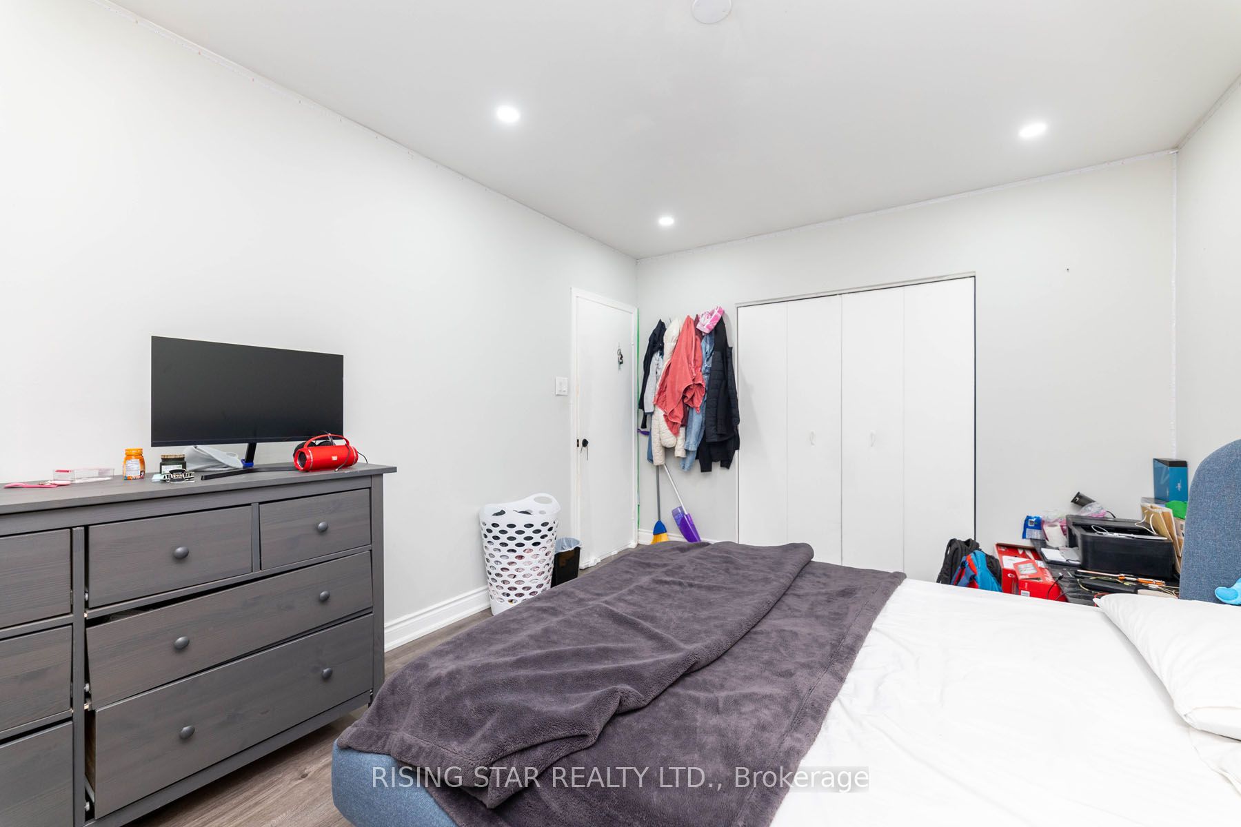 5 Tinton Cres Property Photo 15