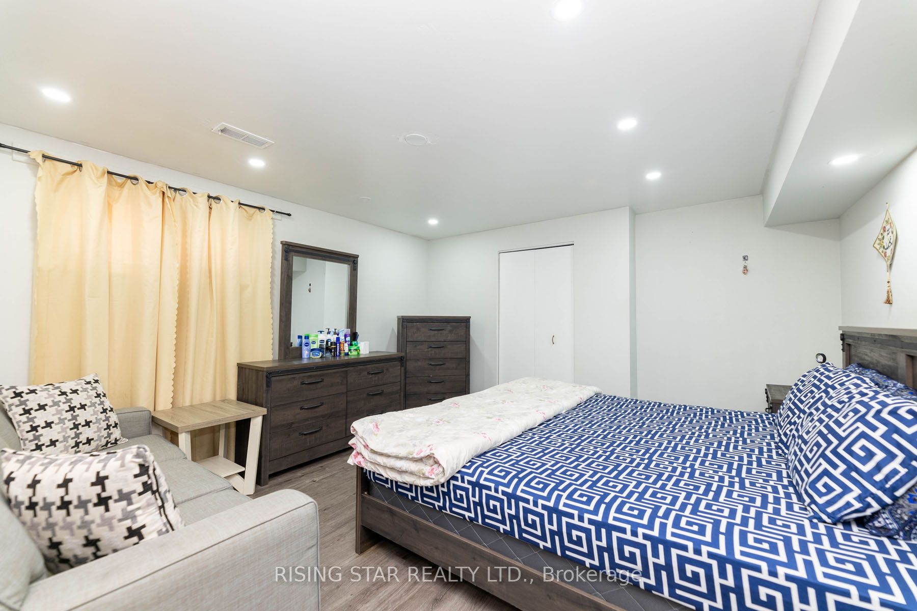 5 Tinton Cres Property Photo 18