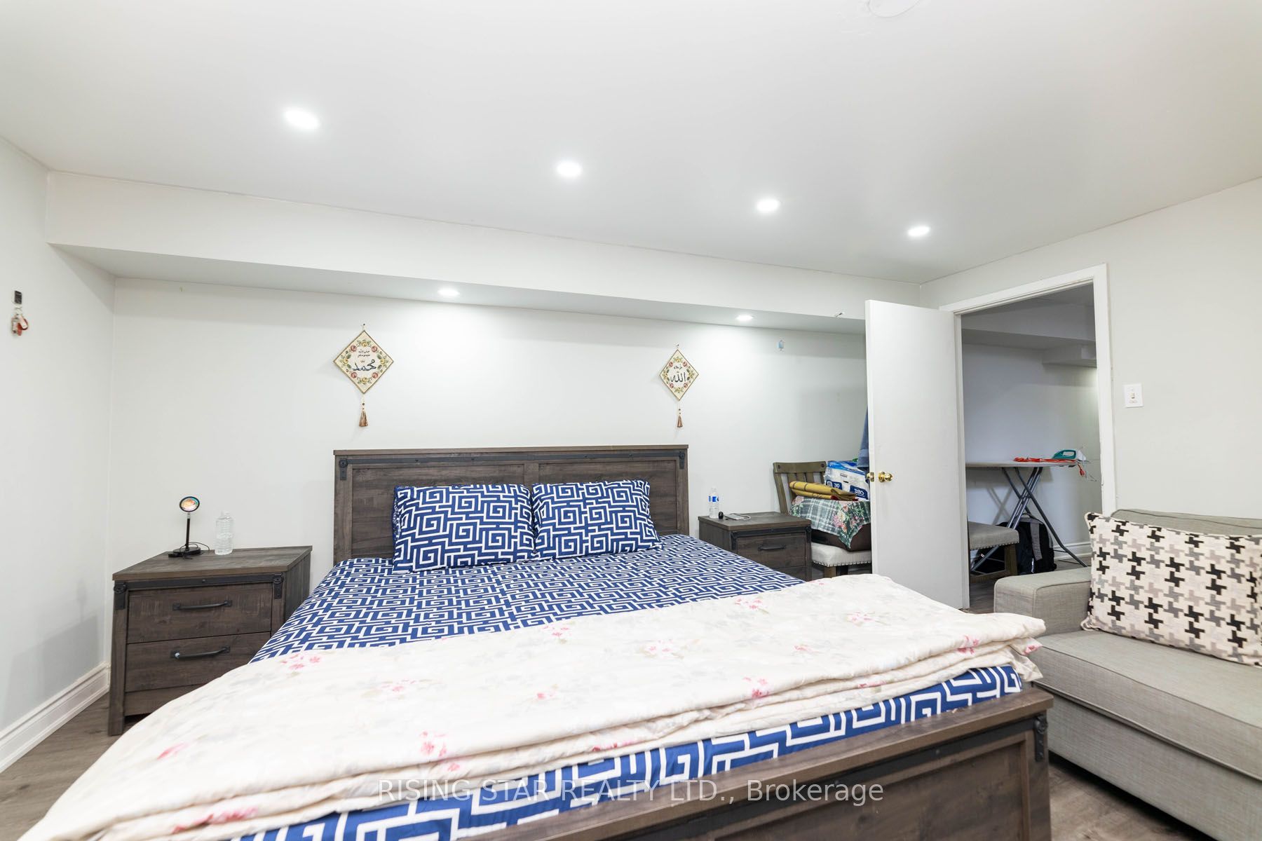 5 Tinton Cres Property Photo 19