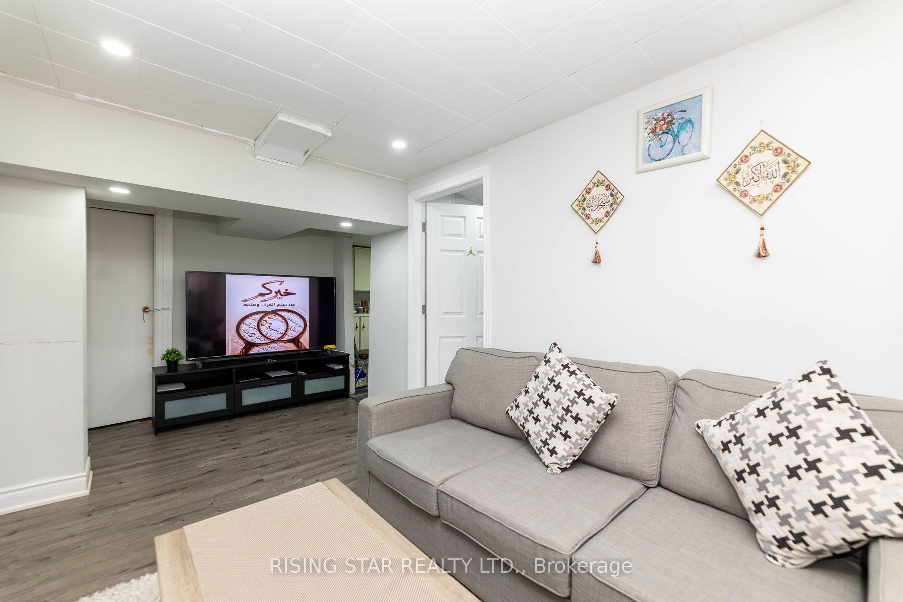 5 Tinton Cres Property Photo 21