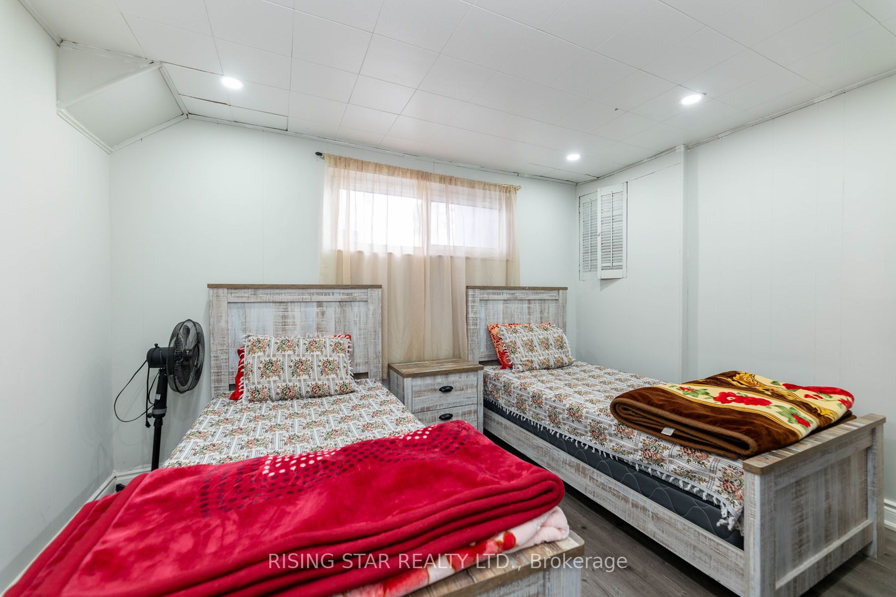 5 Tinton Cres Property Photo 22