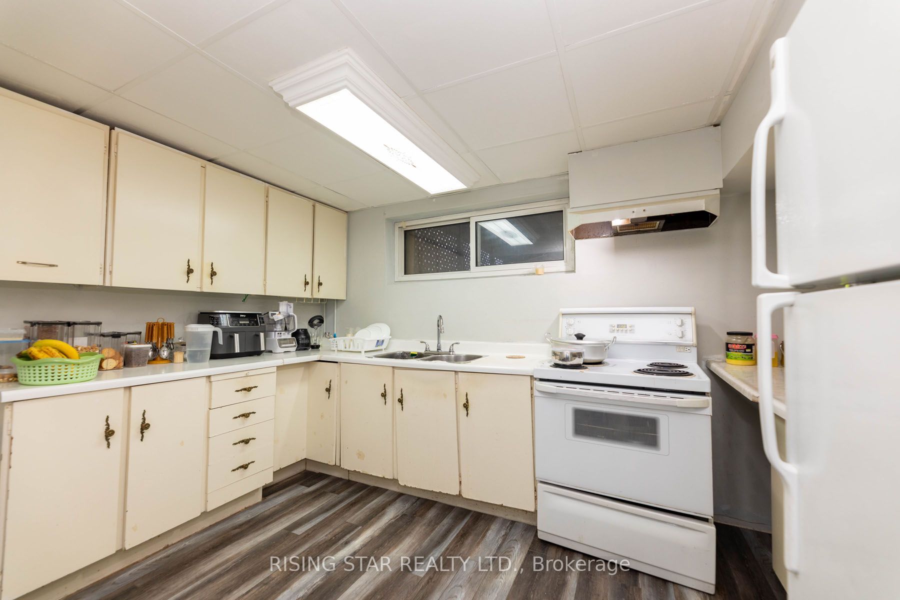 5 Tinton Cres Property Photo 24