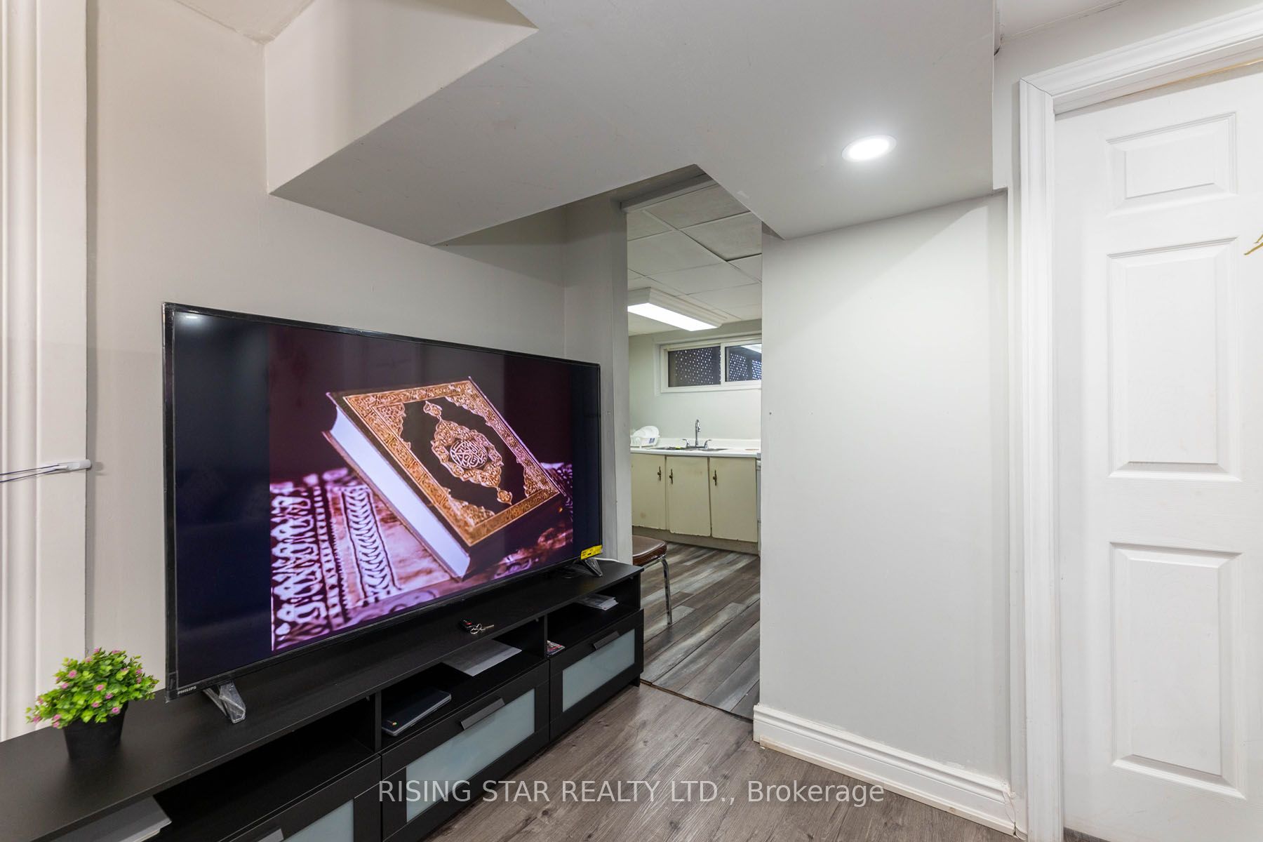 5 Tinton Cres Property Photo 26