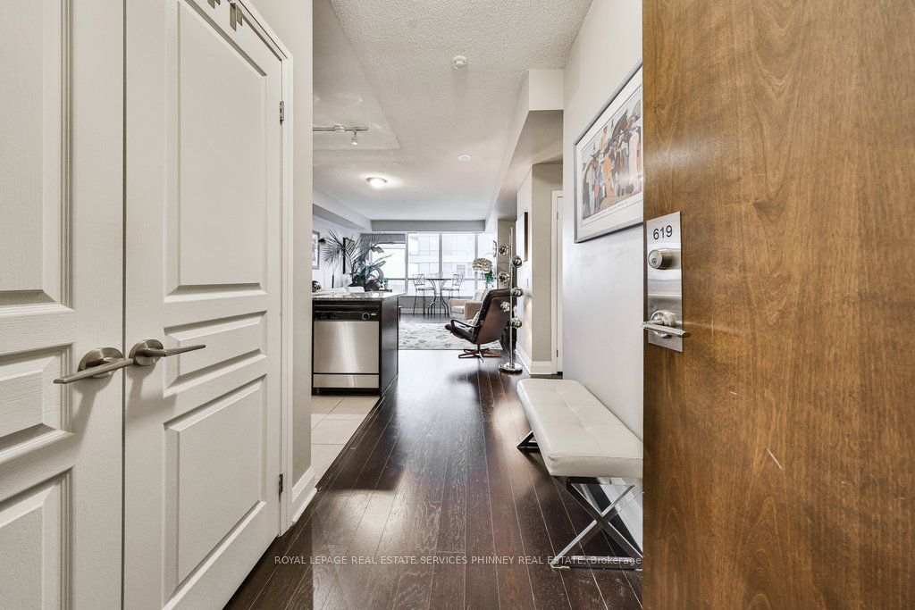 1 Hurontario St 19 Property Photo 6