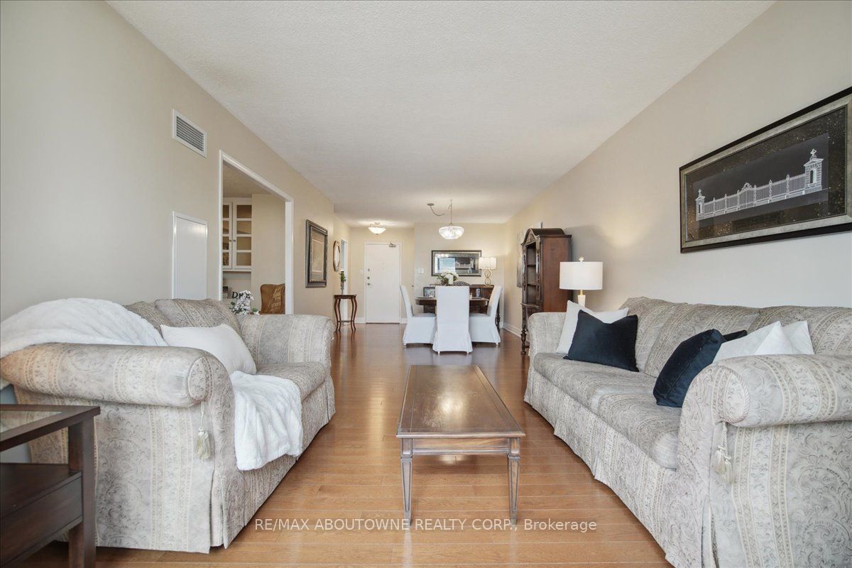 812 Burnhamthorpe Rd 6 Property Photo 7