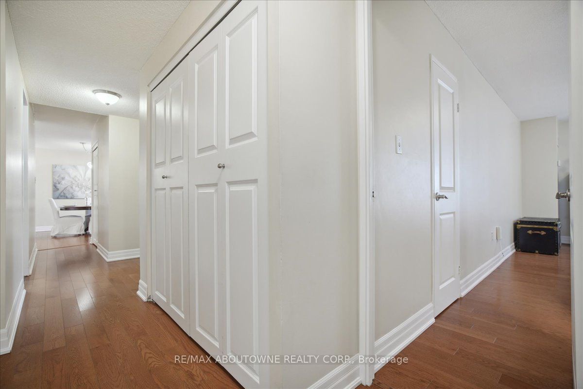 812 Burnhamthorpe Rd 6 Property Photo 14