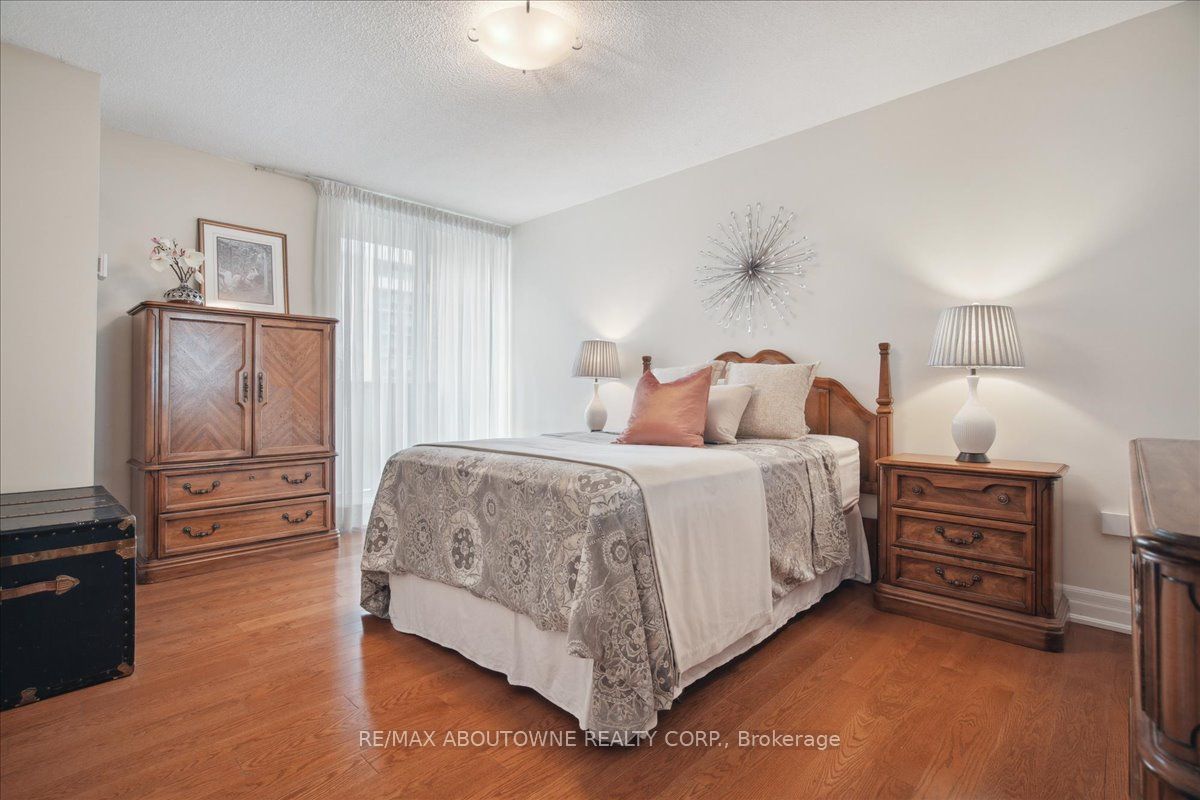812 Burnhamthorpe Rd 6 Property Photo 15